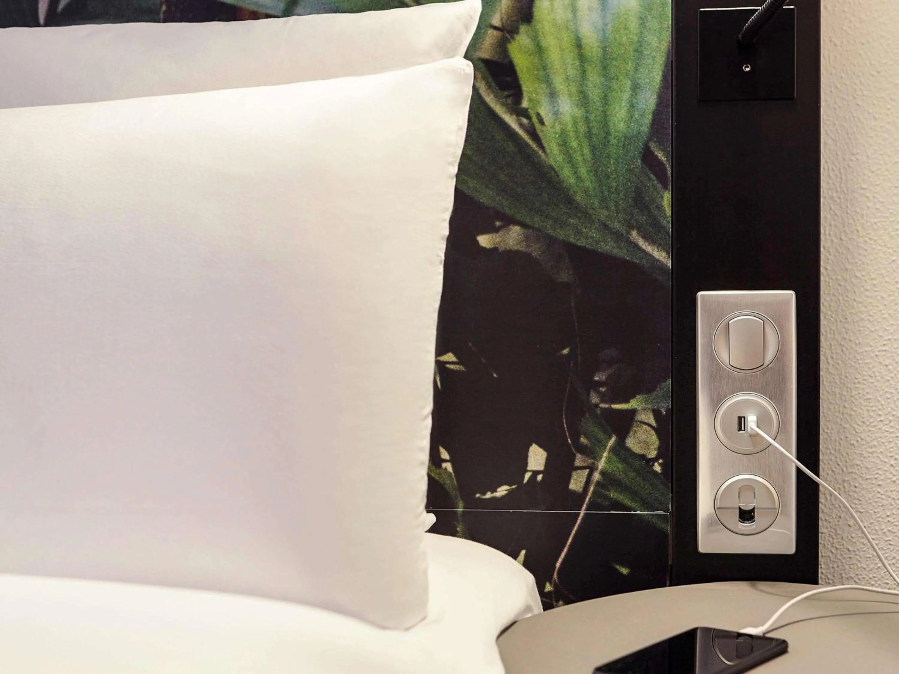 Classic Room -  Twin beds & one Sofa Bed in Mercure Paris La Défense