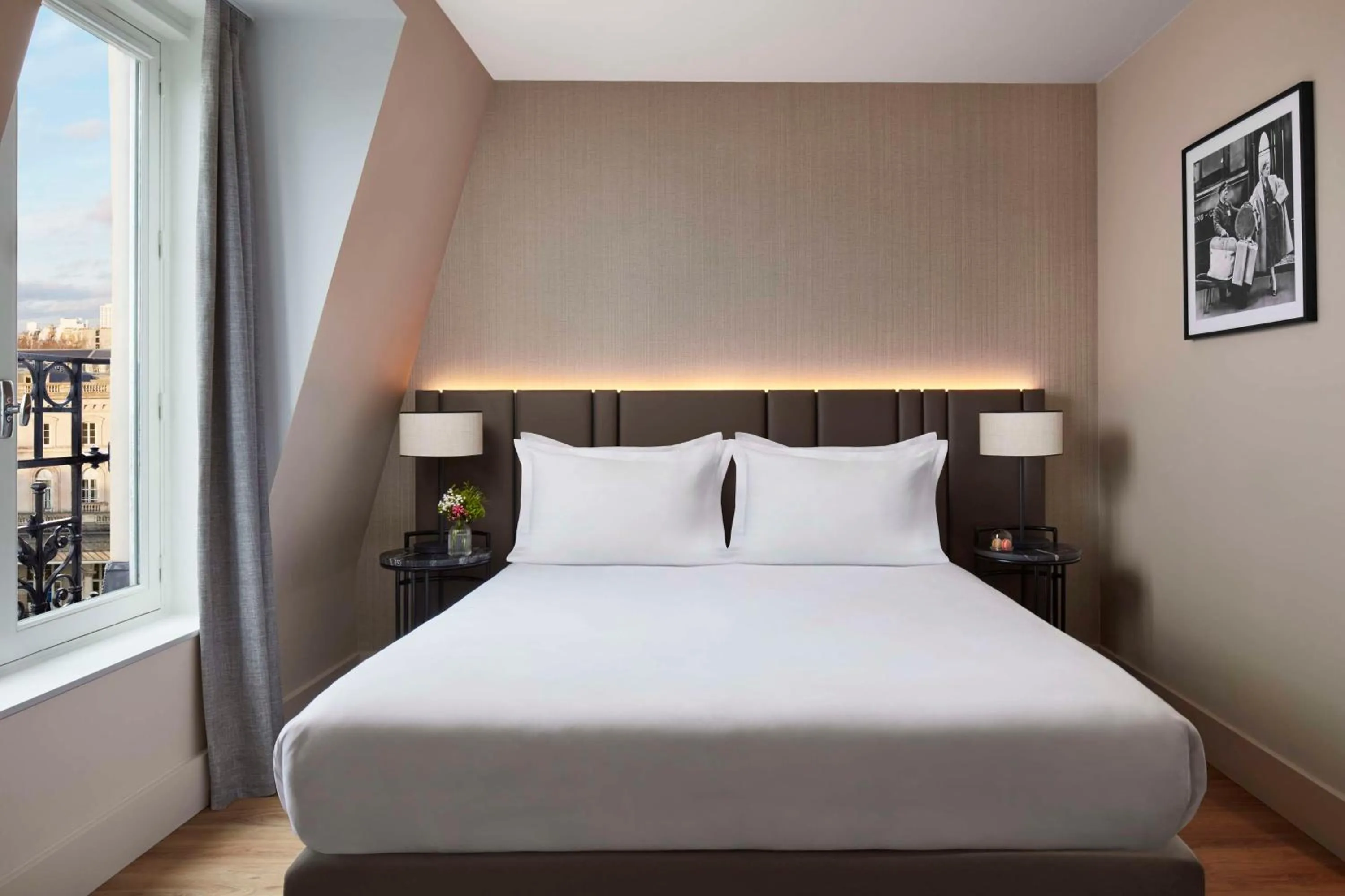 Suite New Style Double Twin with View and Extra Bed (2 Adults + 2 Children) in Holiday Inn Paris Gare de l'Est, an IHG Hotel