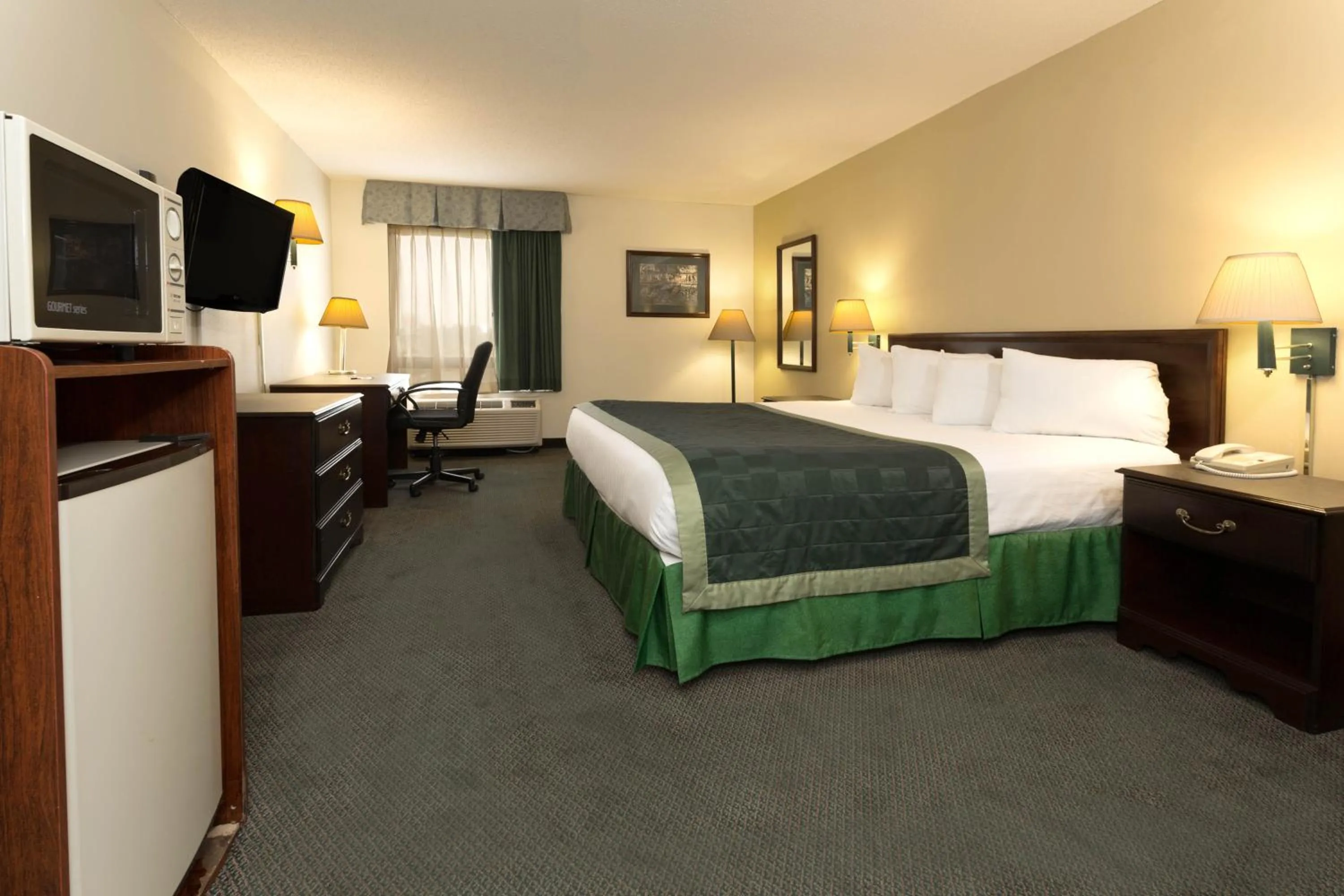 King Room - Non-Smoking in Baymont by Wyndham Mason