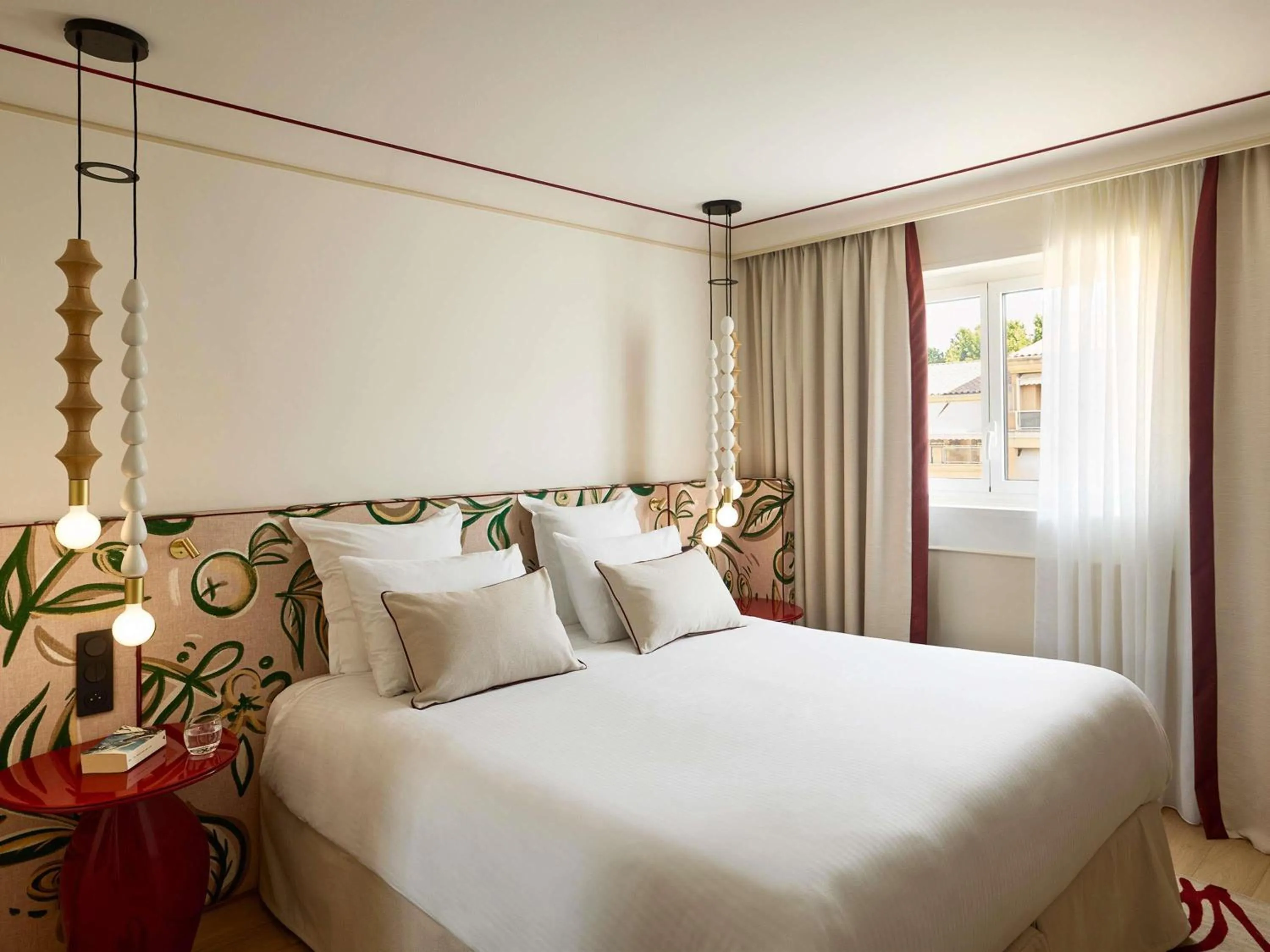 Deluxe Room with Pool View in Grand Hôtel Roi René Aix - MGallery Collection