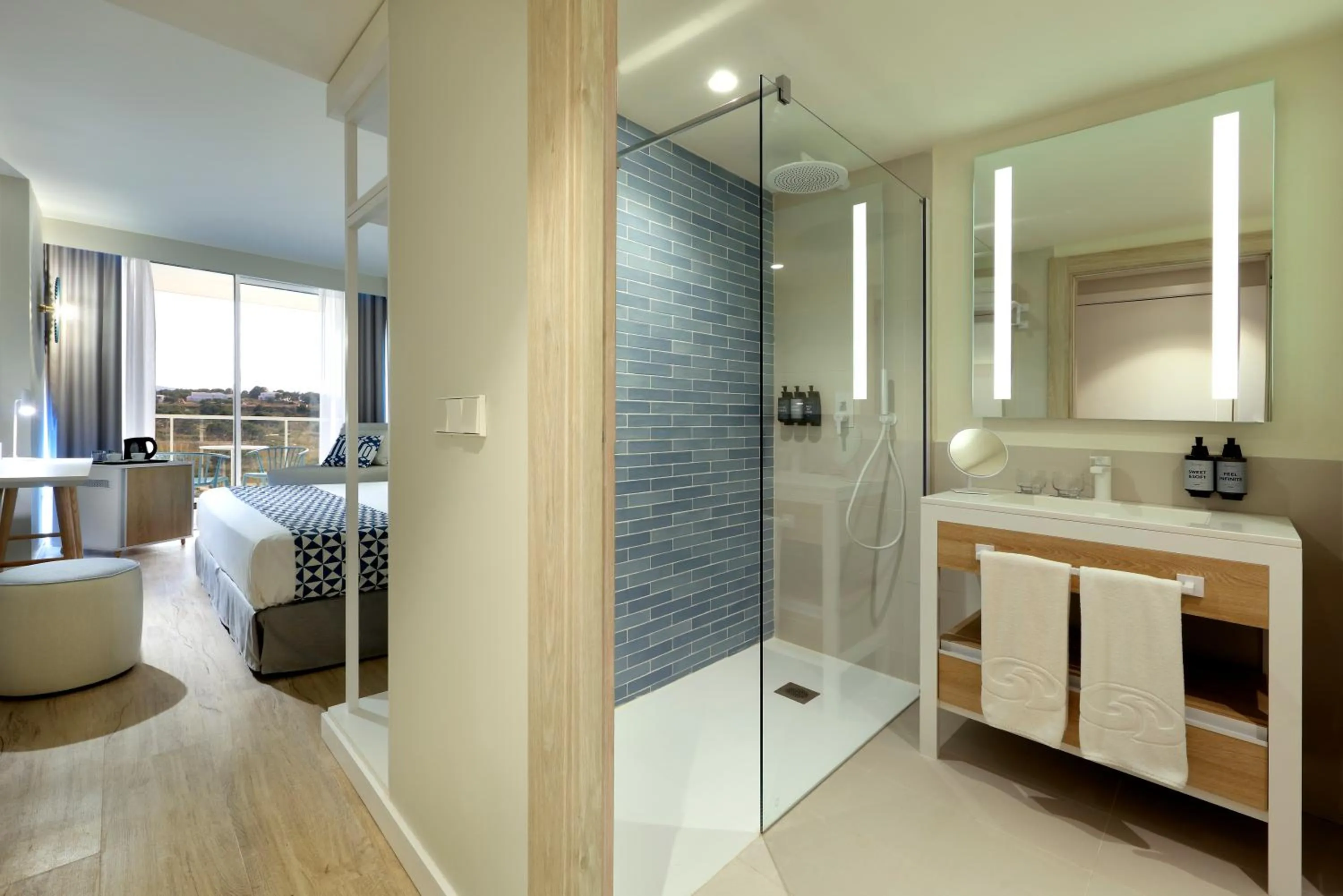 Connecting Room (4 adults) in Palladium Hotel Menorca