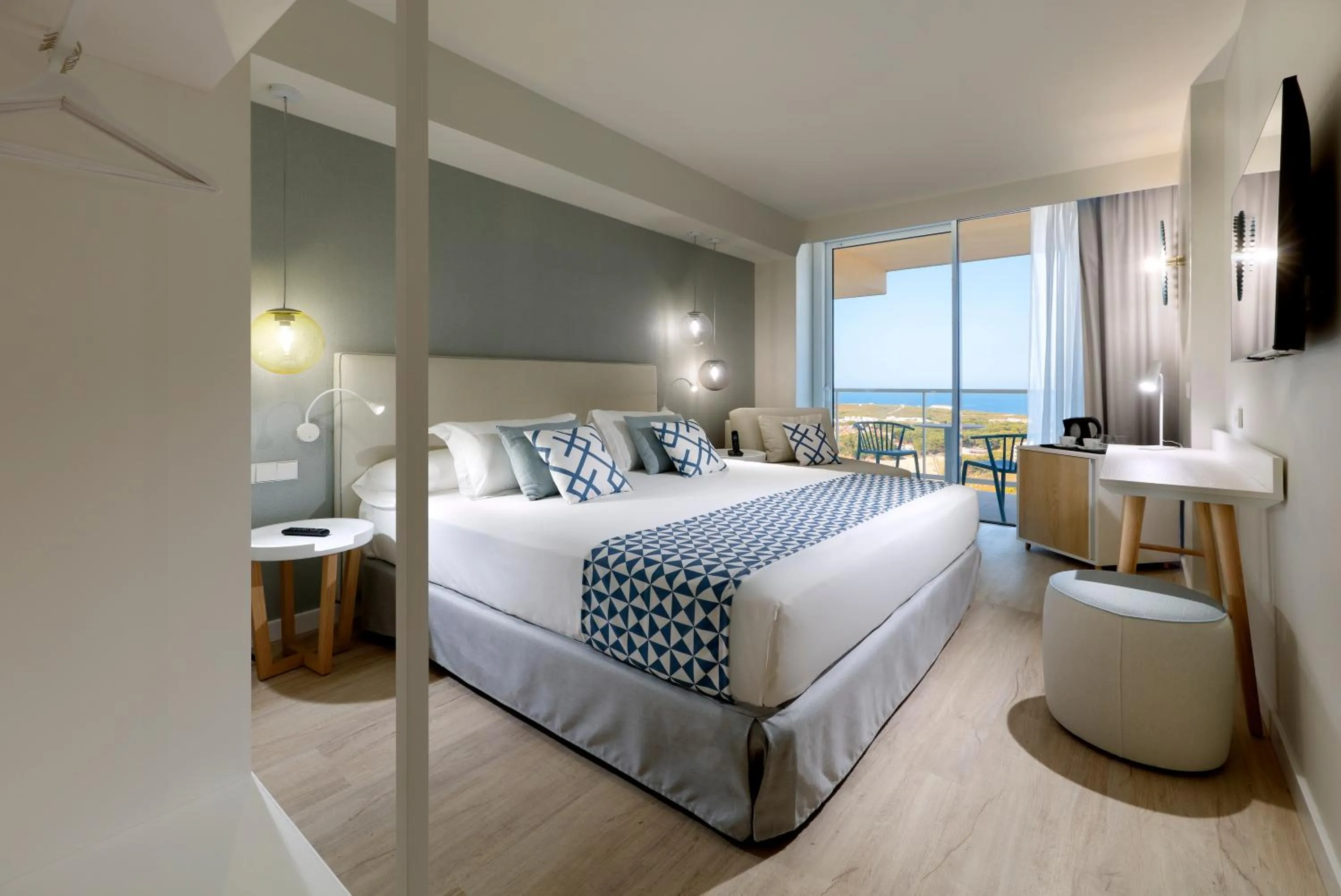Connecting Room with Sea View (4 adults) in Palladium Hotel Menorca