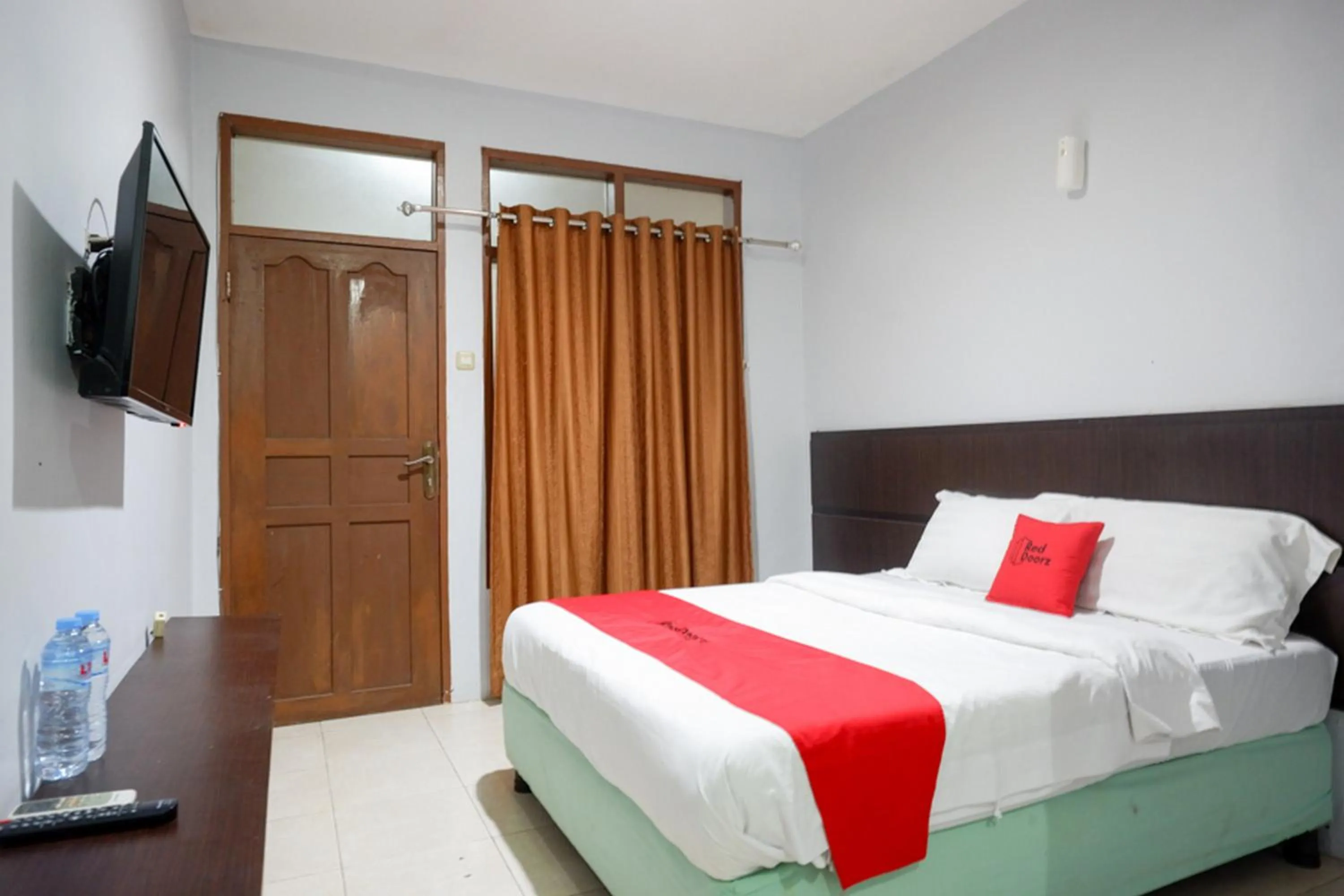 Superior Double Room in RedDoorz Plus at Hotel Srikandi Kendari