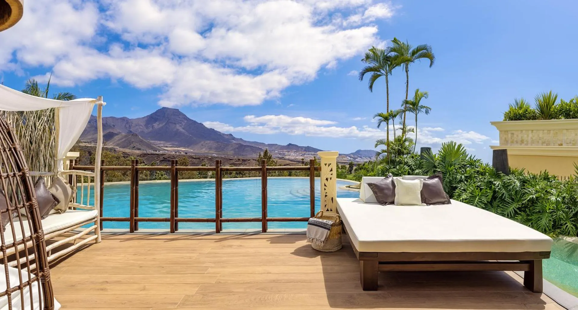  1 Bedroom Lagoon Villa    in Royal River, Luxury Hotel - Adults Only