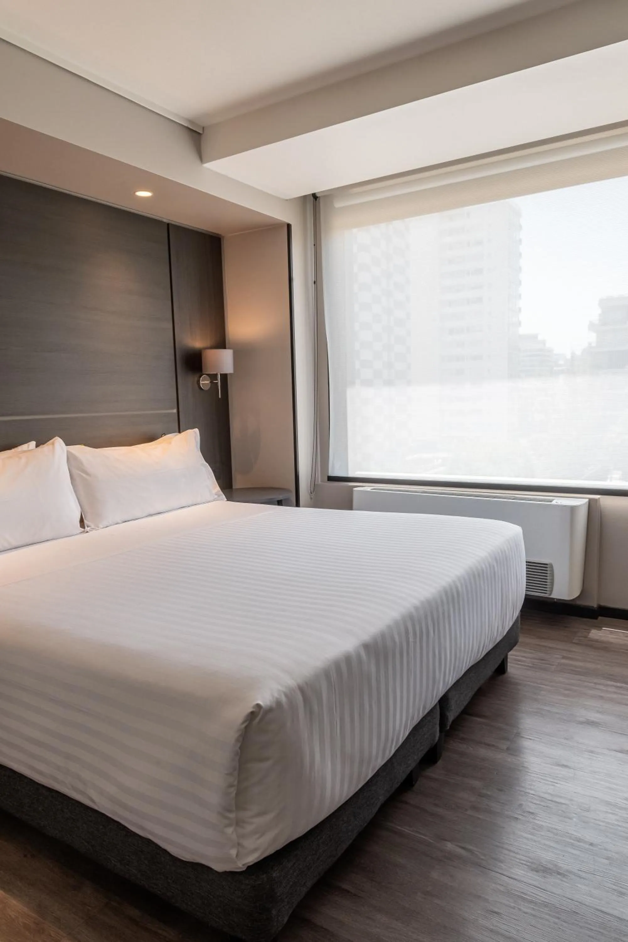 King Room in Ola Santiago Providencia, Tapestry Collection by Hilton