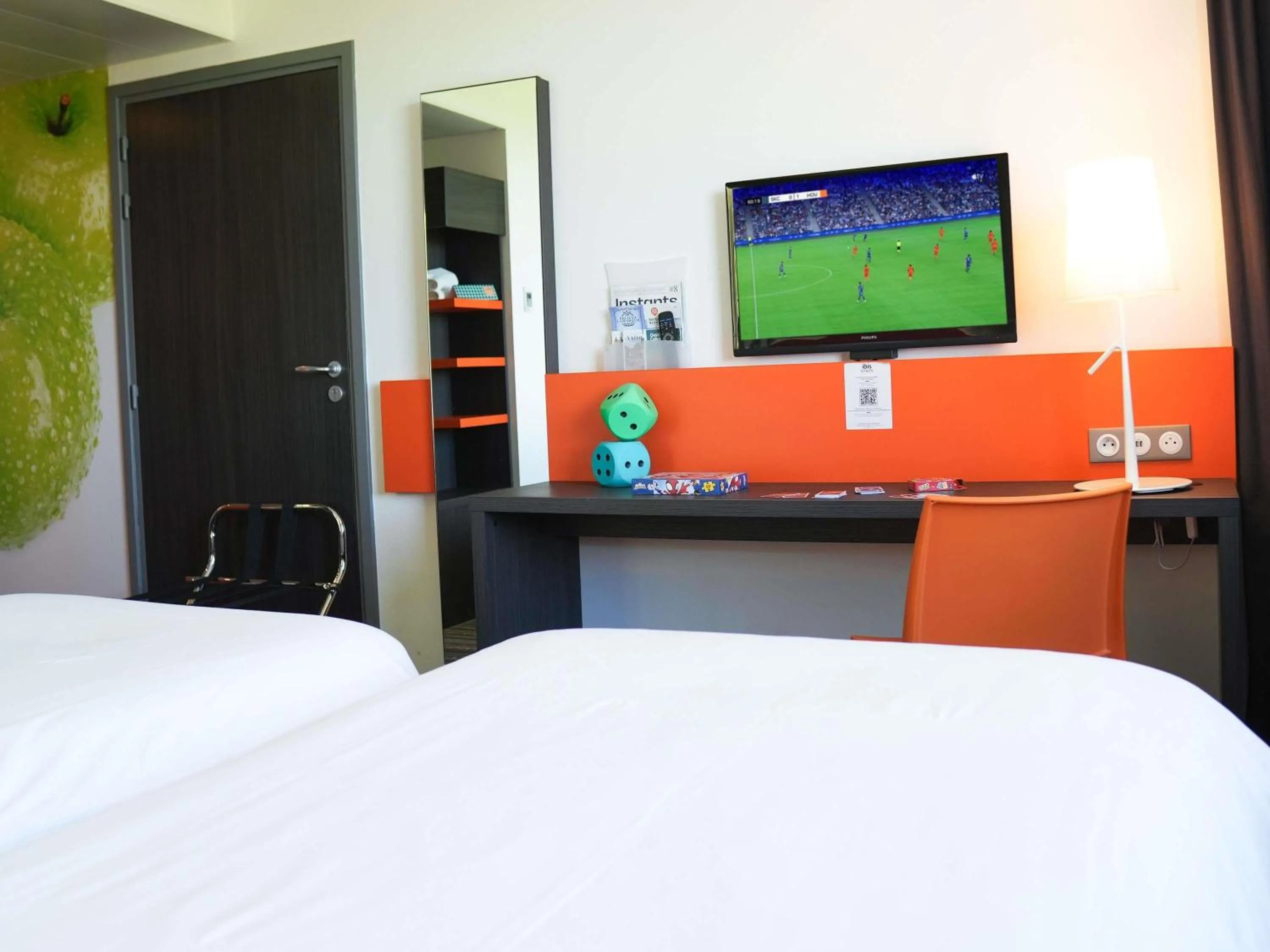 Standard Twin Room in ibis Styles Caen centre gare