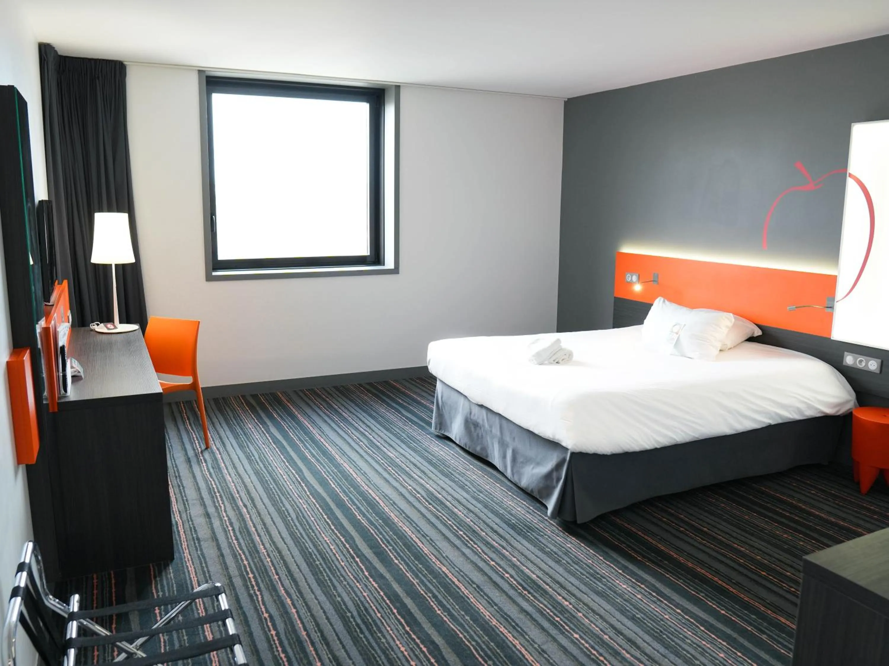 Accessible Room with 1 Queen Bed in ibis Styles Caen centre gare