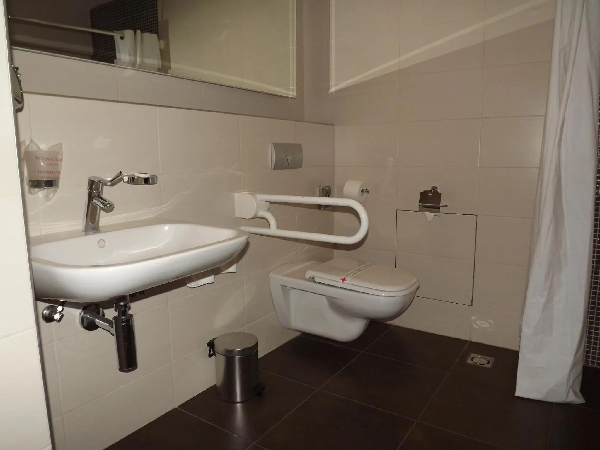 Double or Twin Room - single occupancy - Disability Access in Hotel Aurel