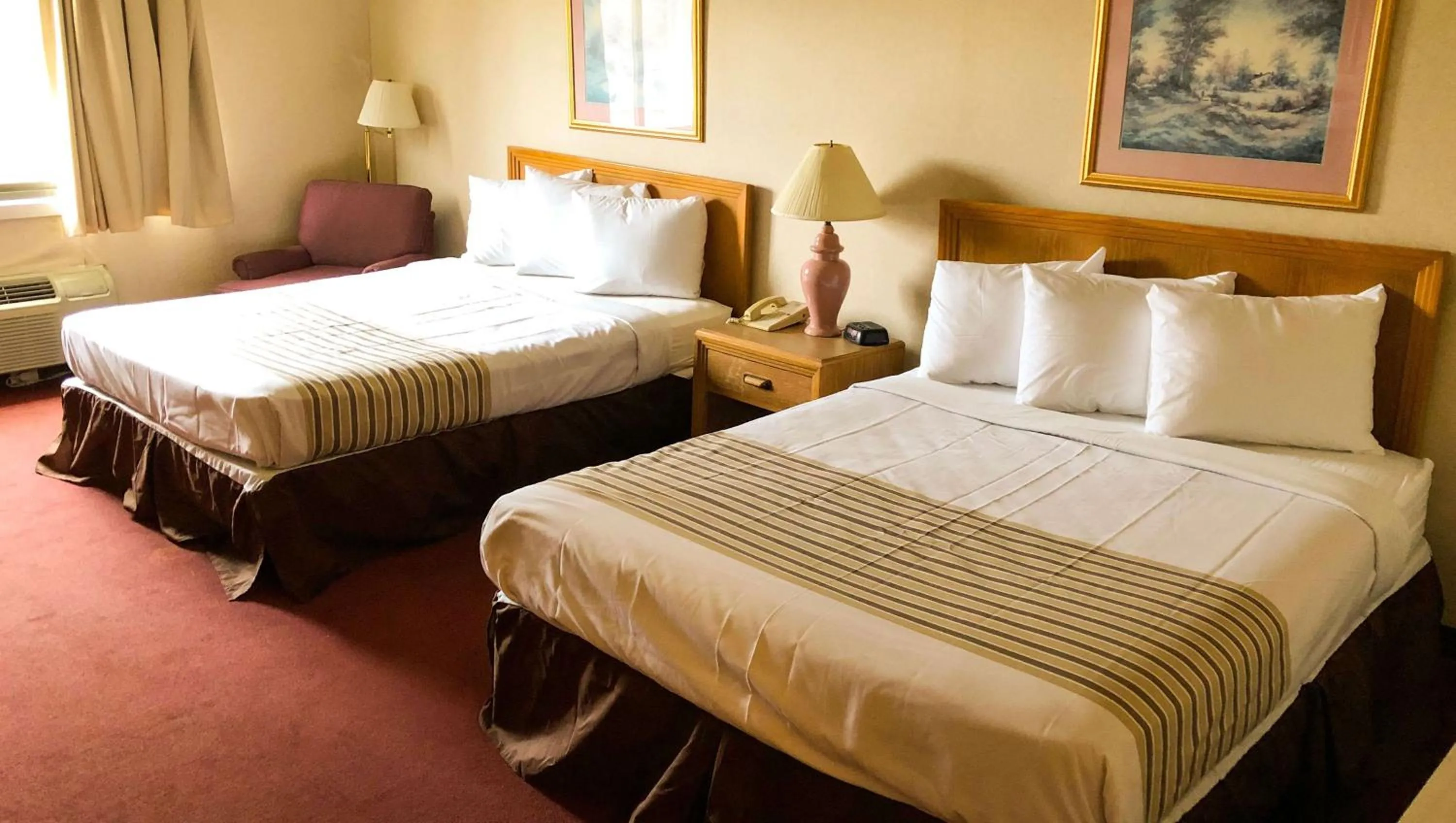 Double Room with Two Double Beds in Magnuson Hotel Dixon
