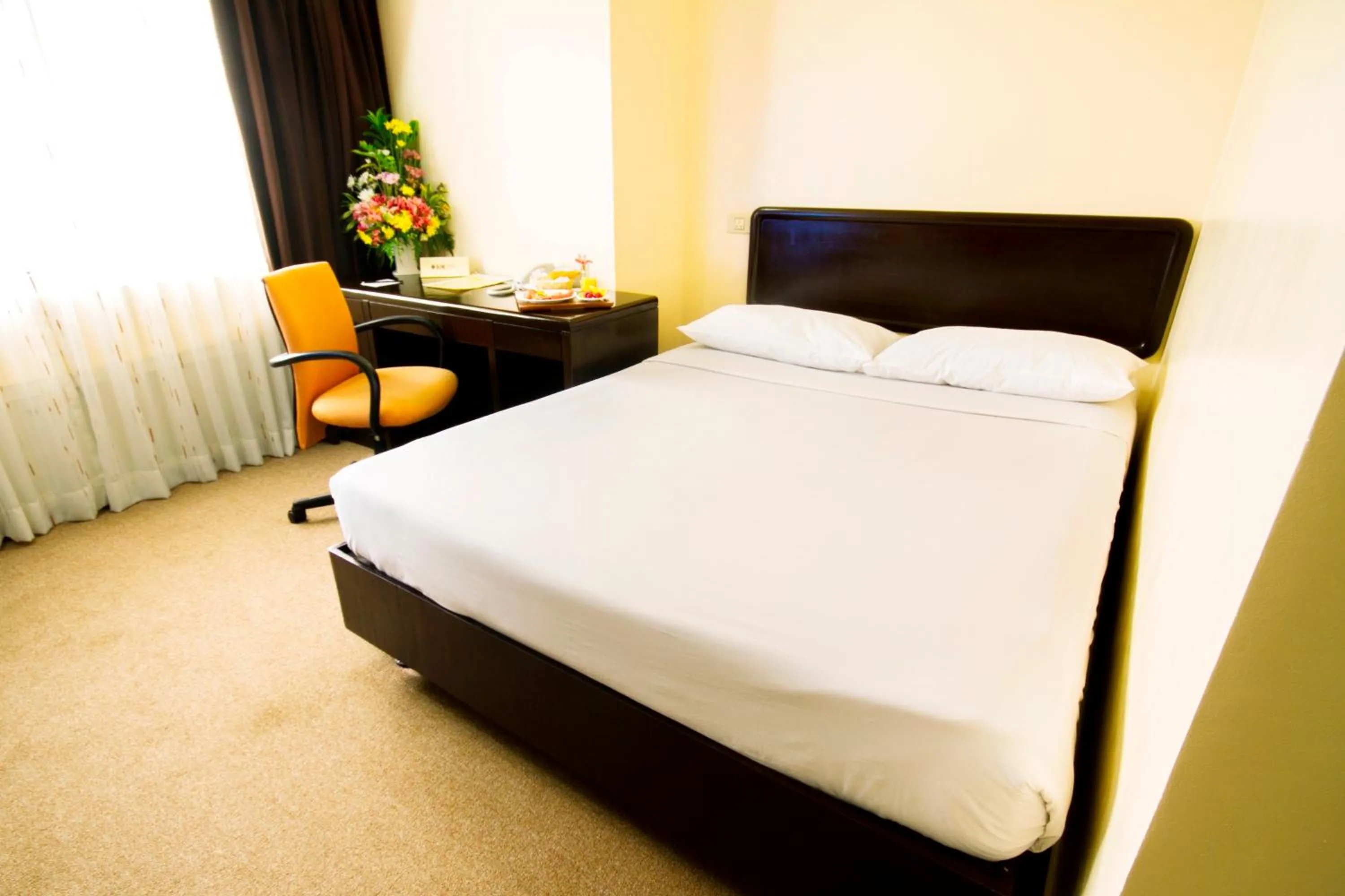 Deluxe Queen Room in AIM Conference Center