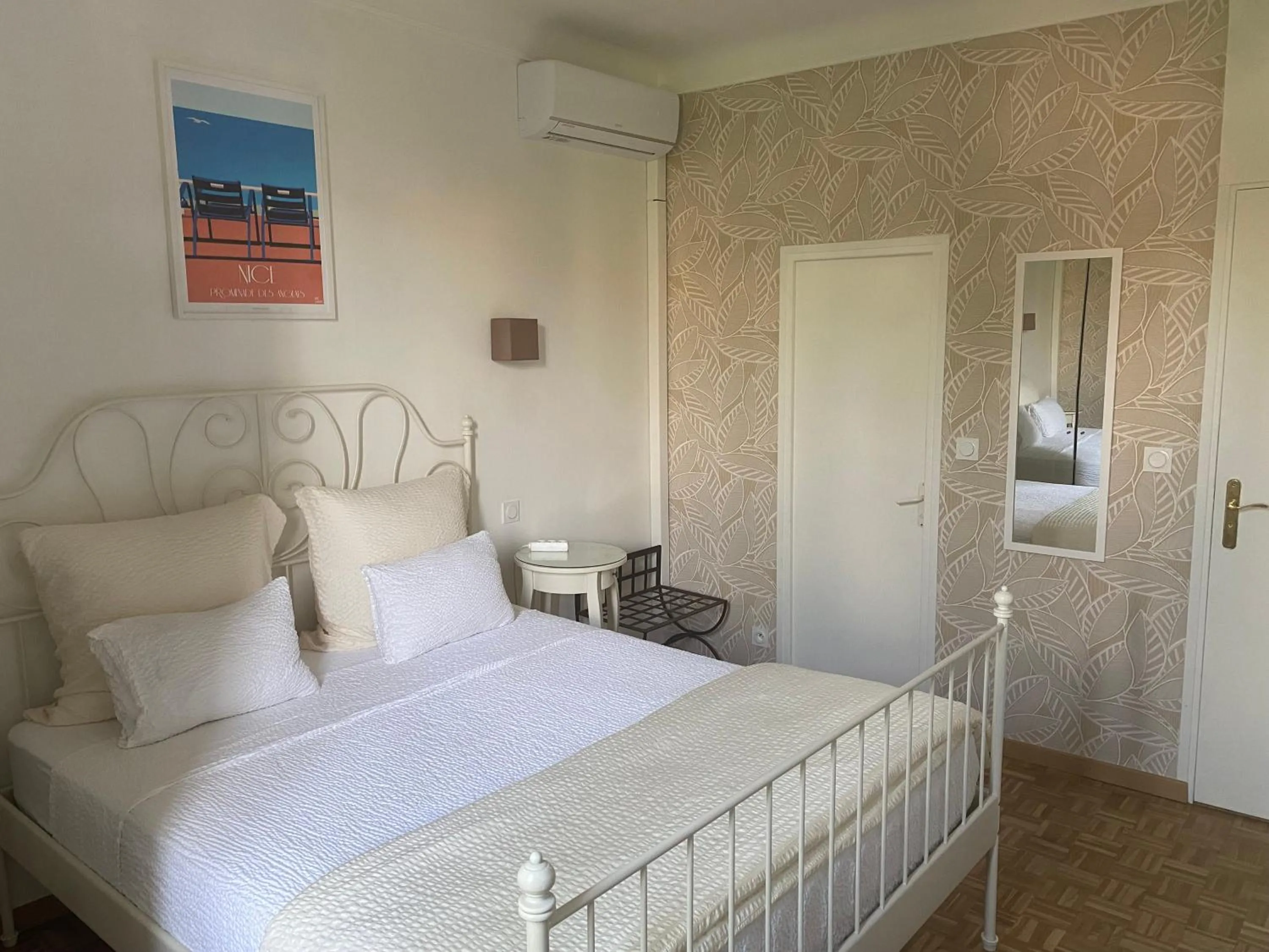 Superior Double Room in Logis Hôtel Villa Victorine