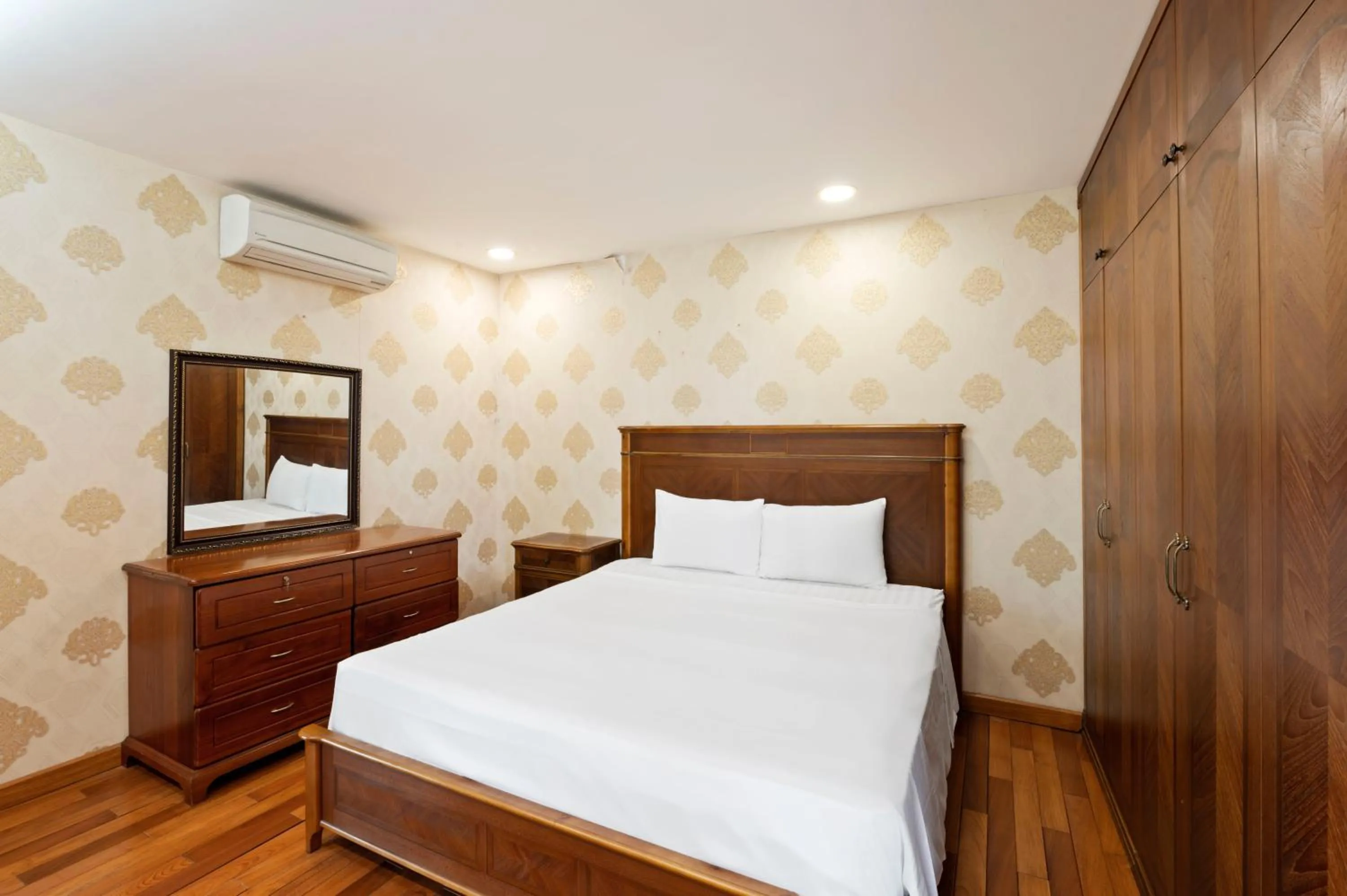 Two-Bedroom Apartment with Balcony and Terrace in 22Land Moon West Lake