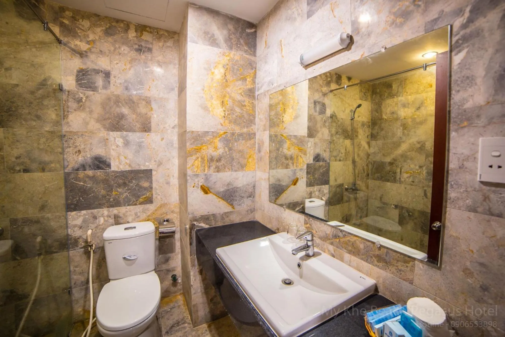 Deluxe Queen Room with Two Queen Beds in My Khe 2 Da Nang Seafront Hotel