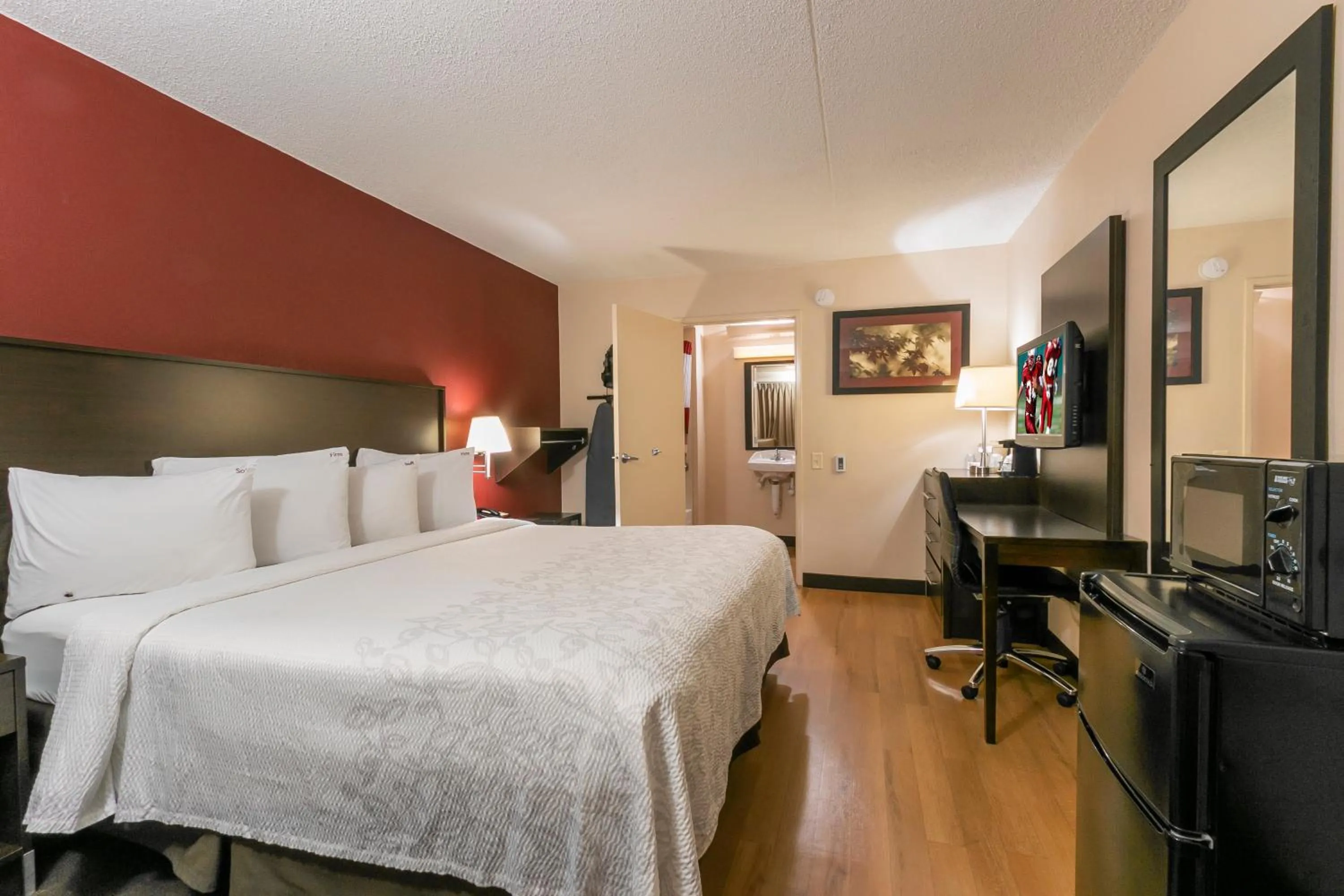 Superior Room Disability Access Smoke Free in Red Roof Inn PLUS+ Columbus-Ohio State University OSU