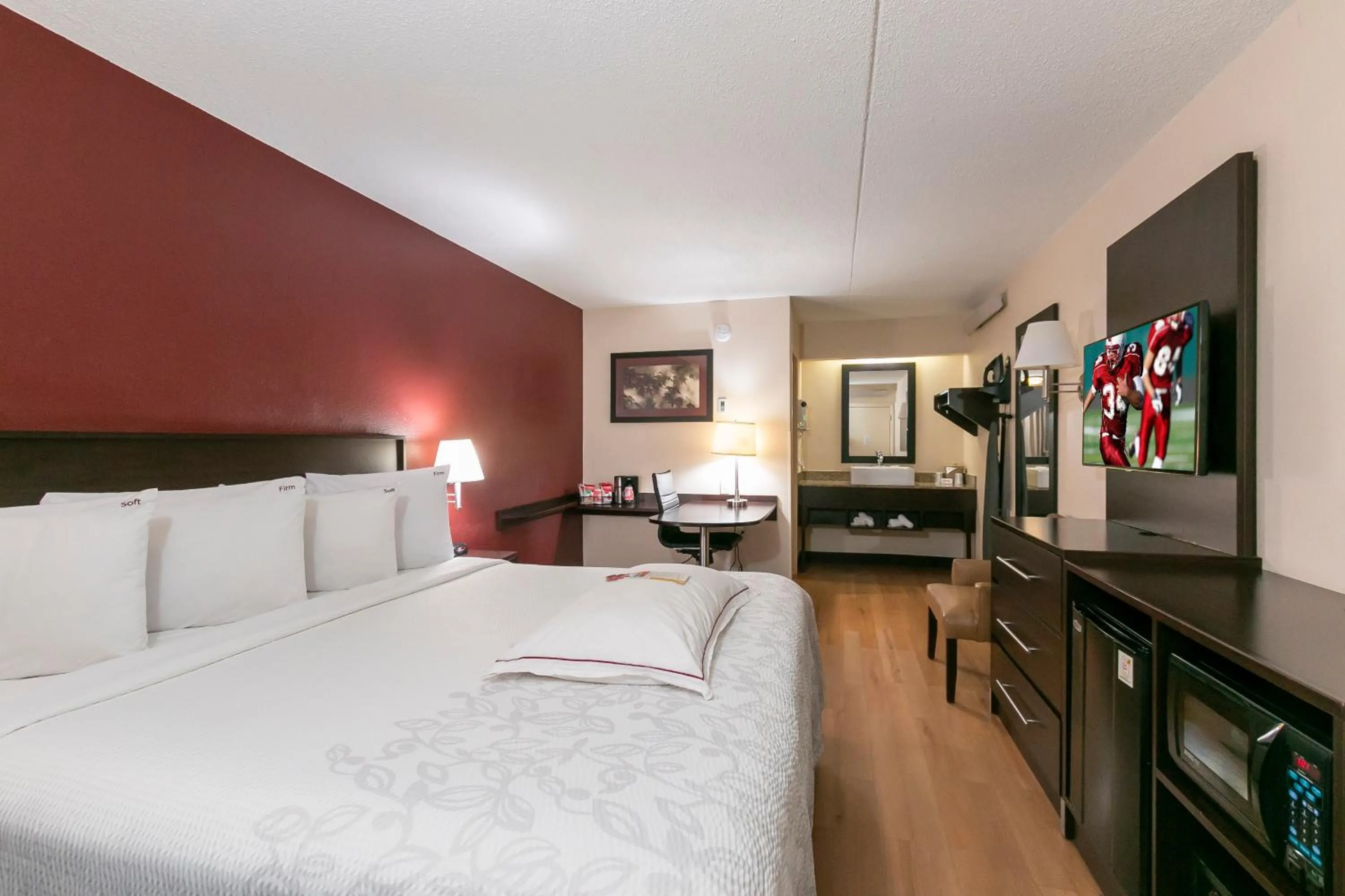 Premium King Room Smoke Free (Upgraded Bedding & Snack) in Red Roof Inn PLUS+ Columbus-Ohio State University OSU