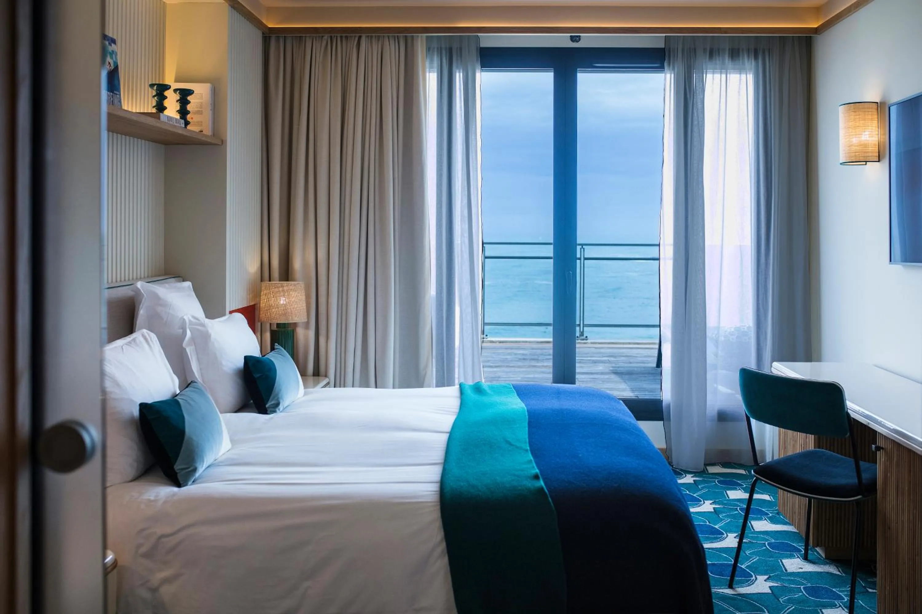 Standard Double with Terrace and Ocean View in Hôtel Le Café de Paris