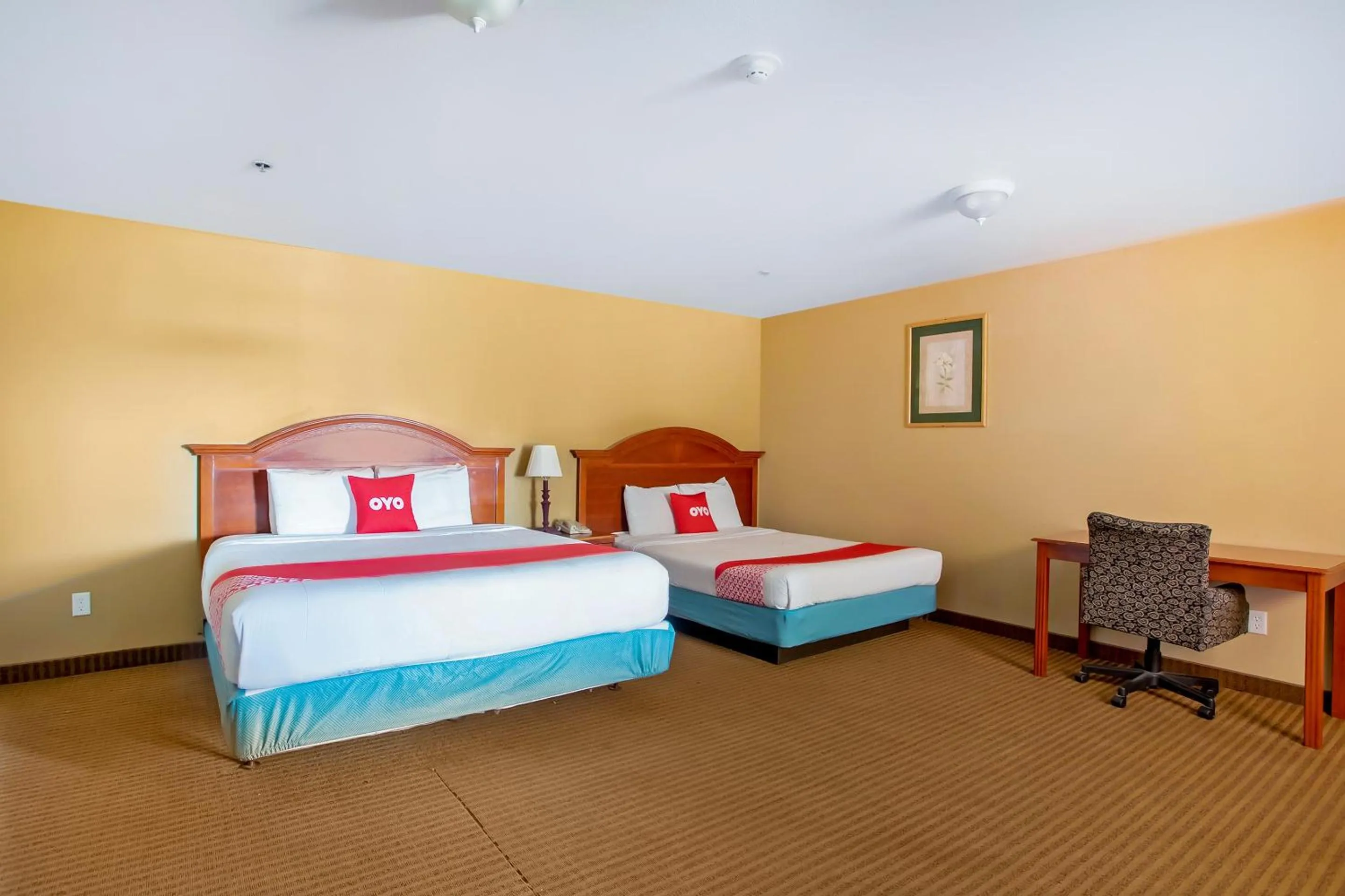 2 Queen Bed Smoking in OYO Hotel Jacksboro TX - Fort Richardson