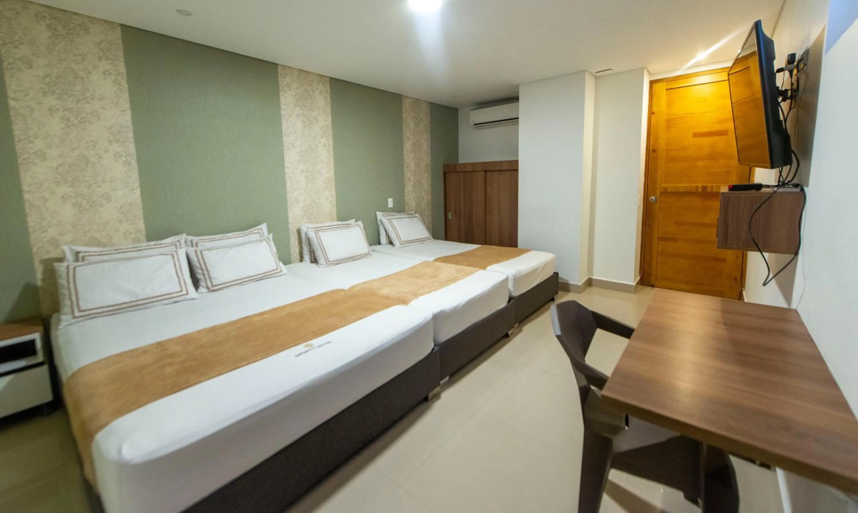 Classic Quadruple Room in Infinity Hotel