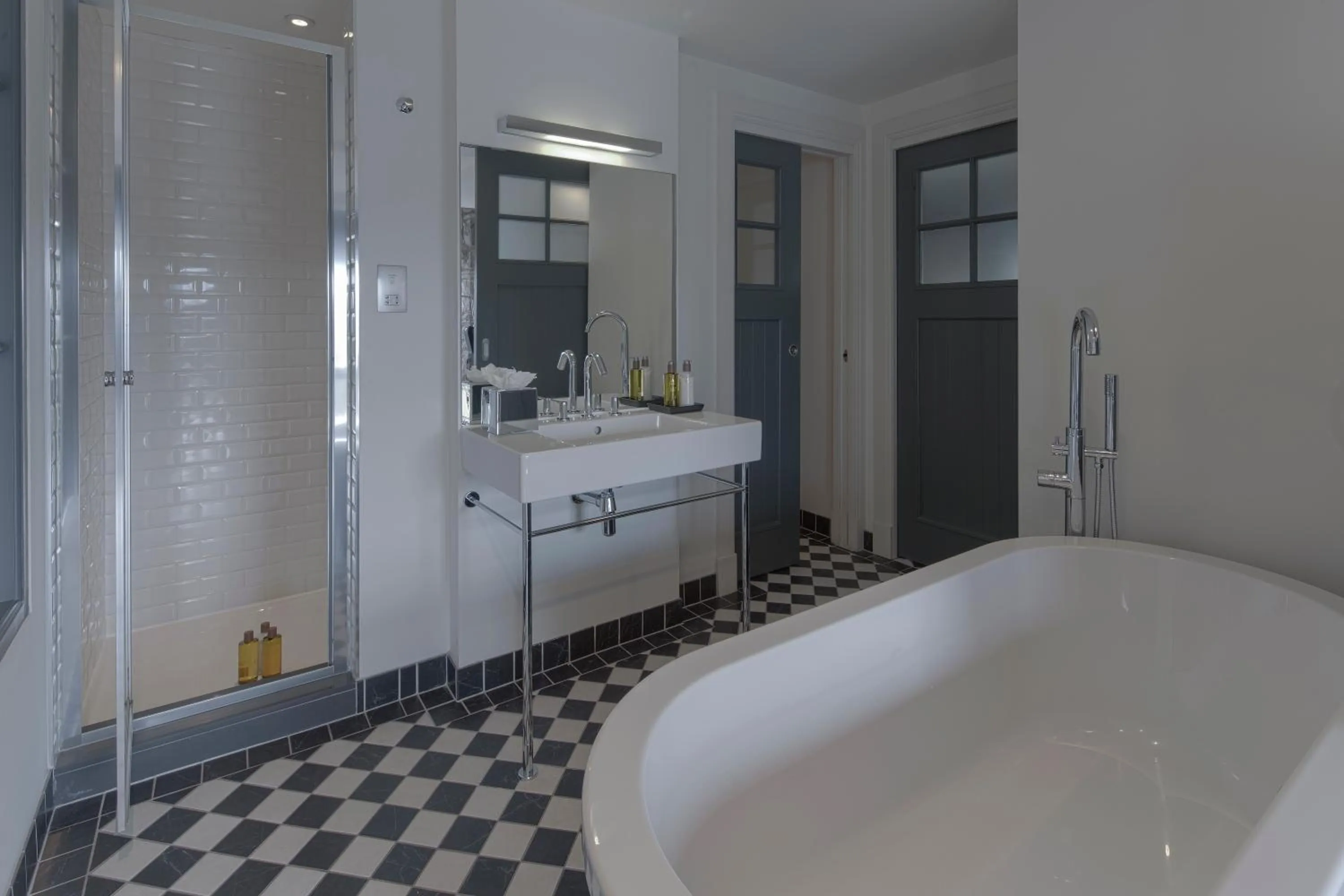 Deluxe One Bedroom Apartment in Old Town Chambers, Autograph Collection