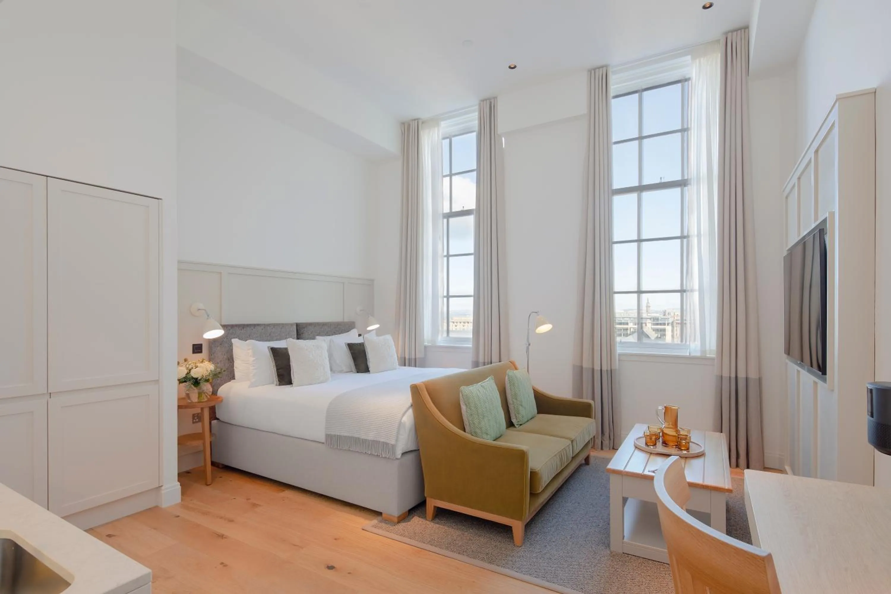 Deluxe Open Plan Apartment in Old Town Chambers, Autograph Collection