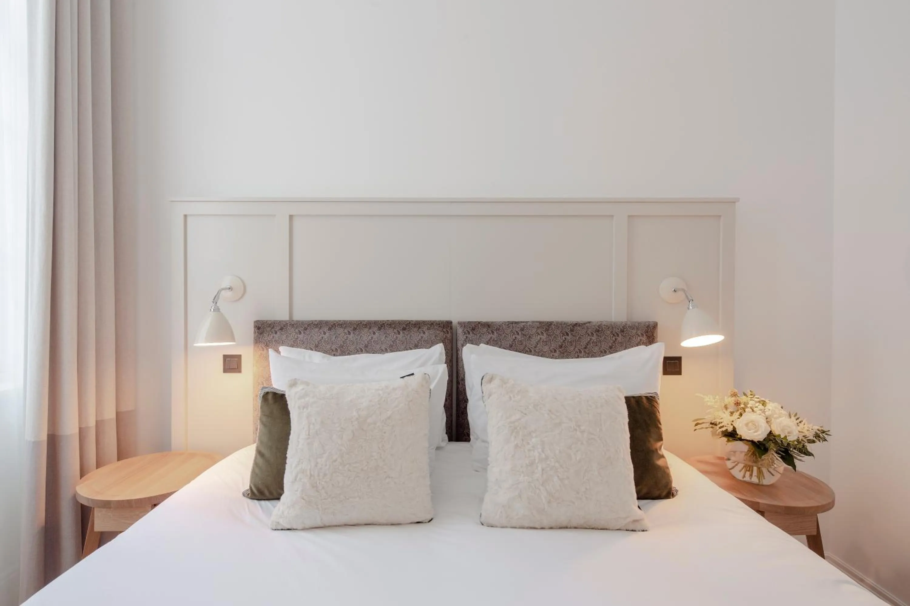 Royal Mile Deluxe One Bedroom Apartment in Cheval Old Town Chambers