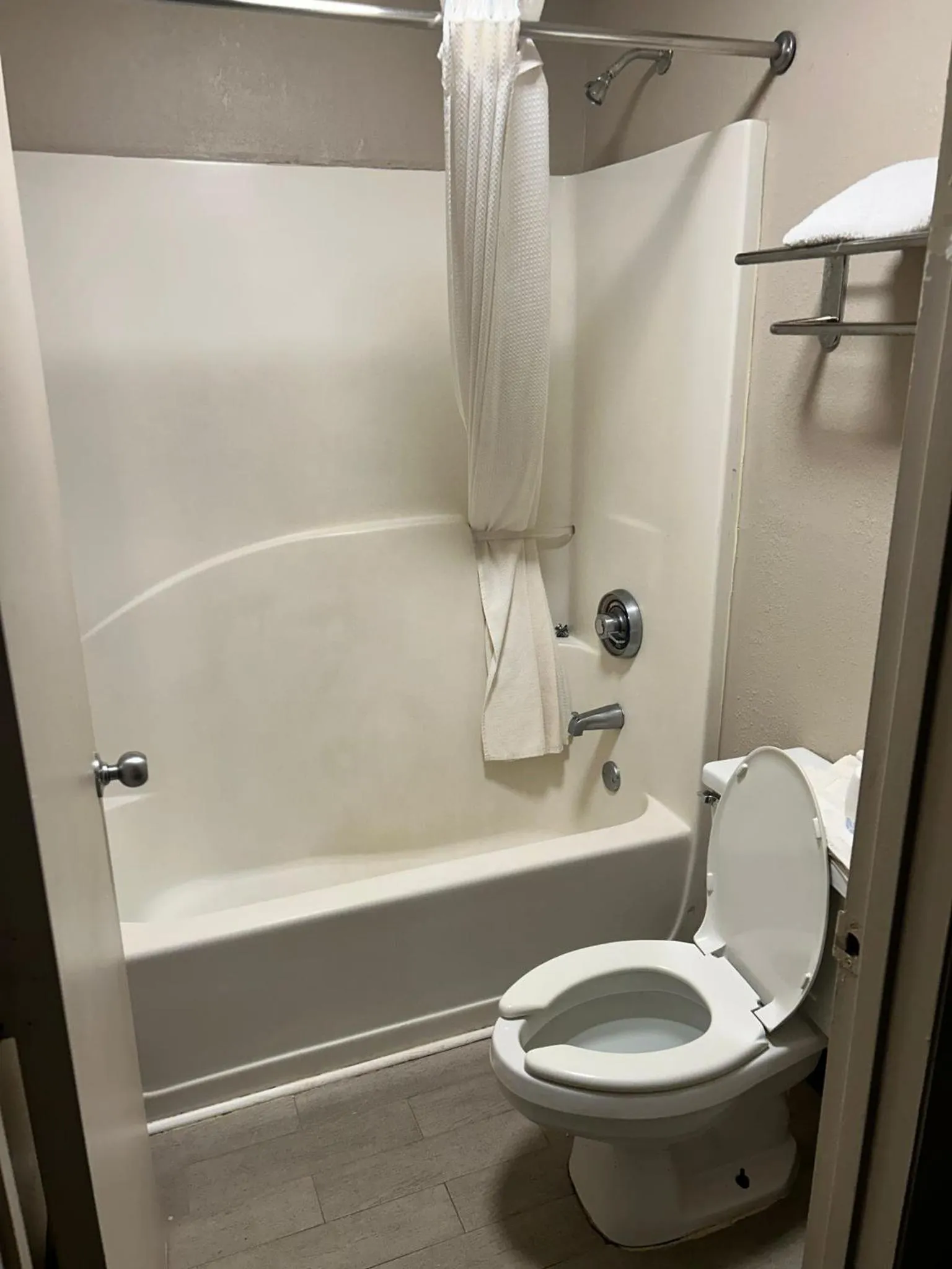 Deluxe King Room - Non-Smoking in Super 8 by Wyndham Elberton