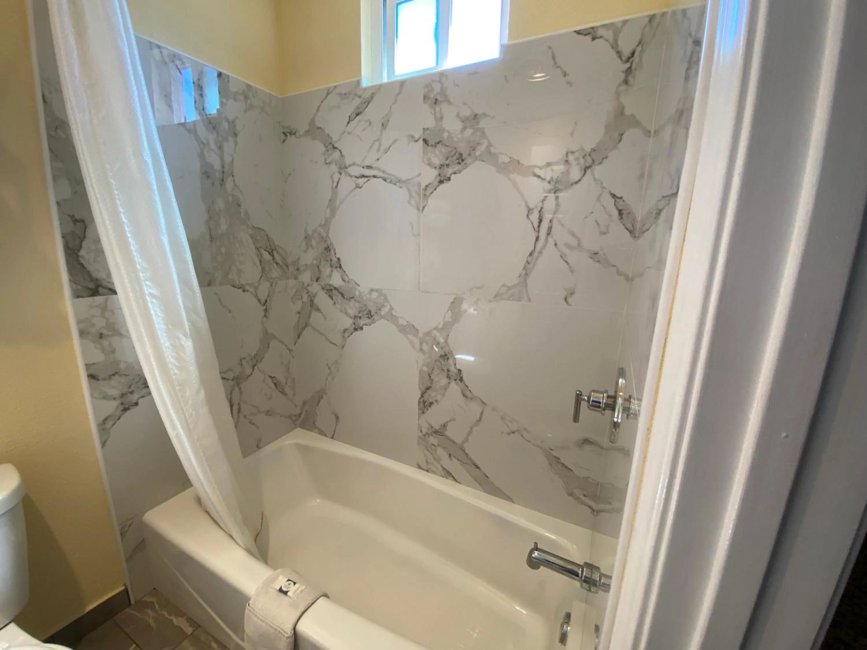 Queen Room with Two Queen Beds in Beachway Inn