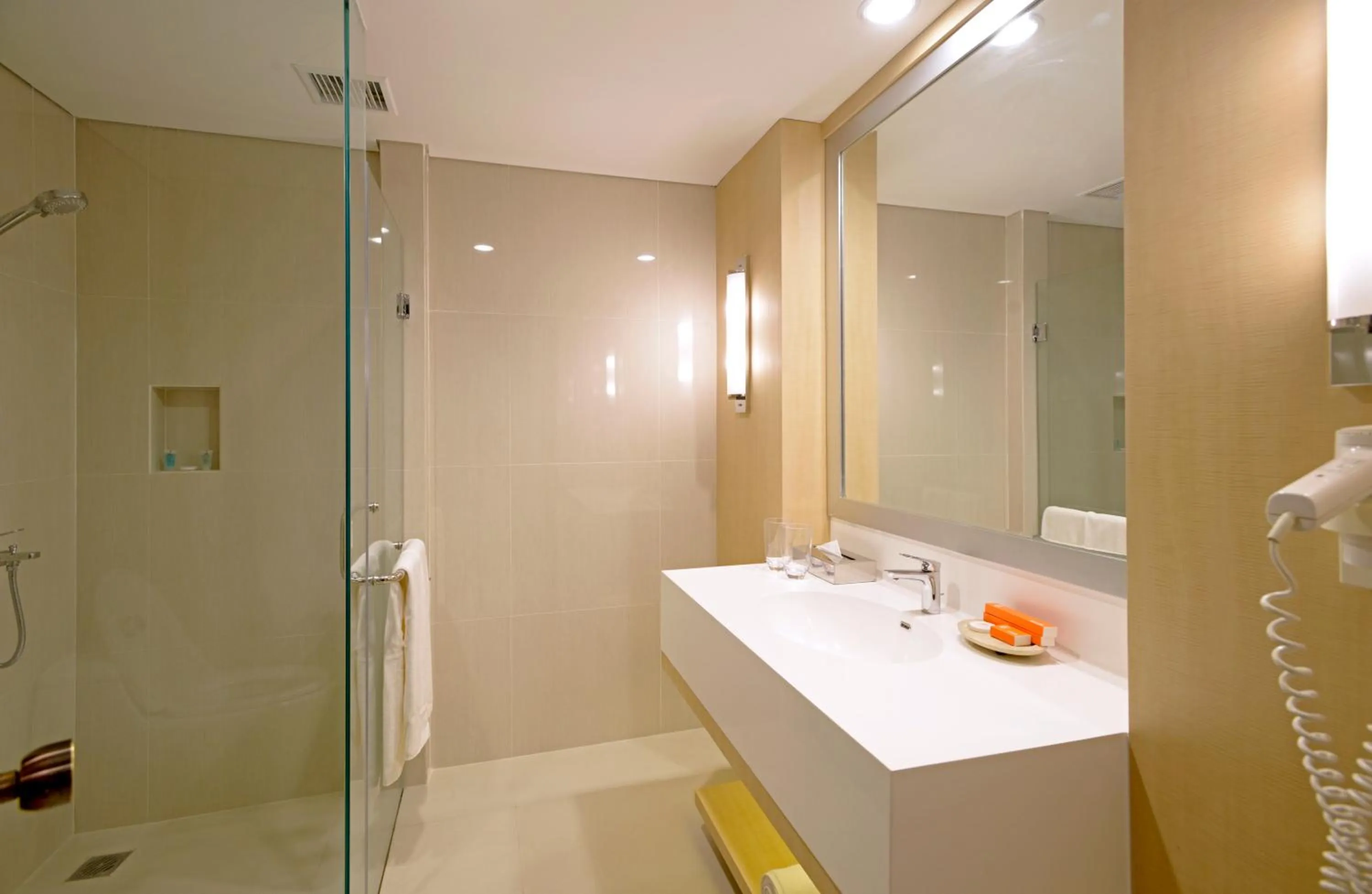 Deluxe Twin Room in Surya Hotel & Cottages Prigen