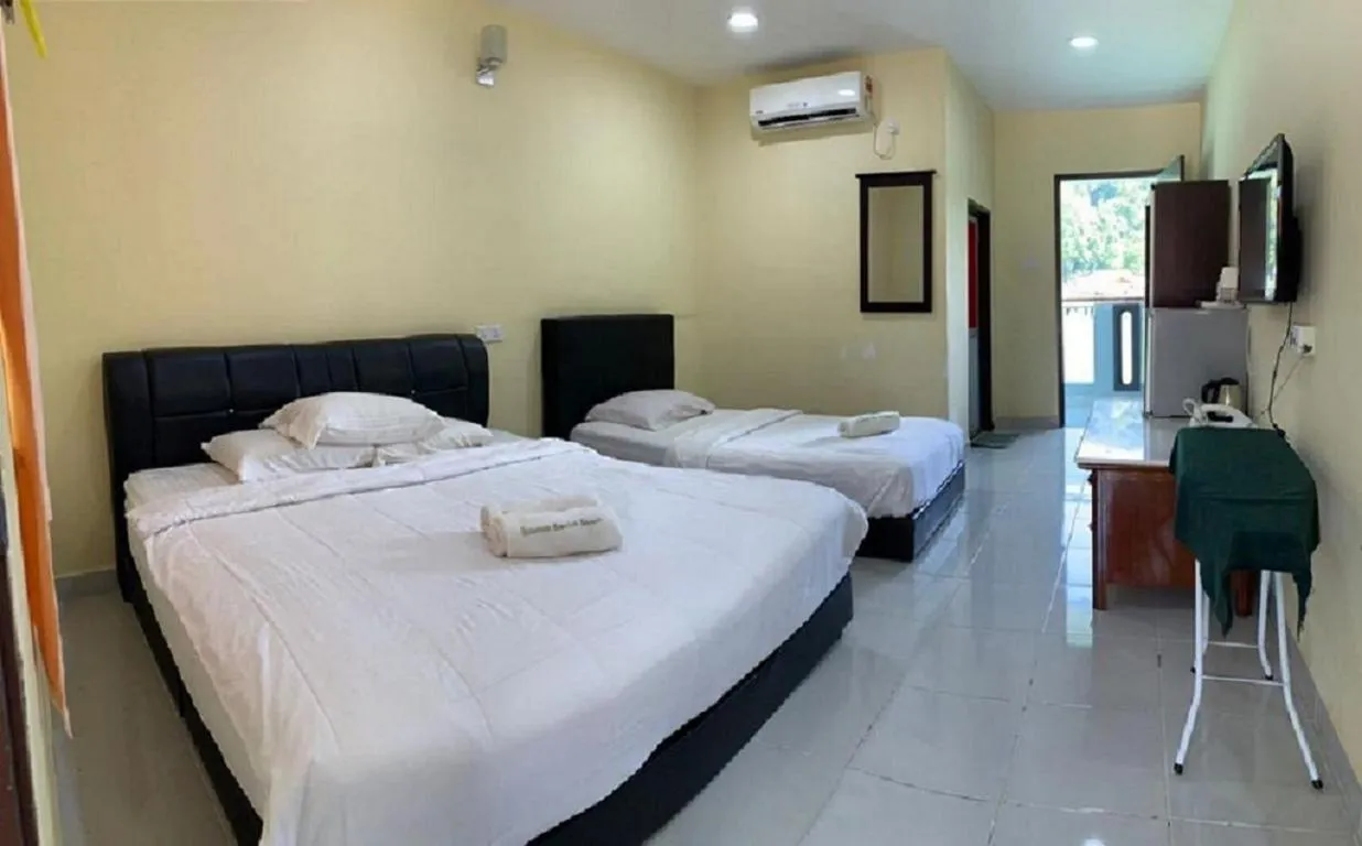 Triple Room with Sea View in Penarak Bamboo Beach Motel