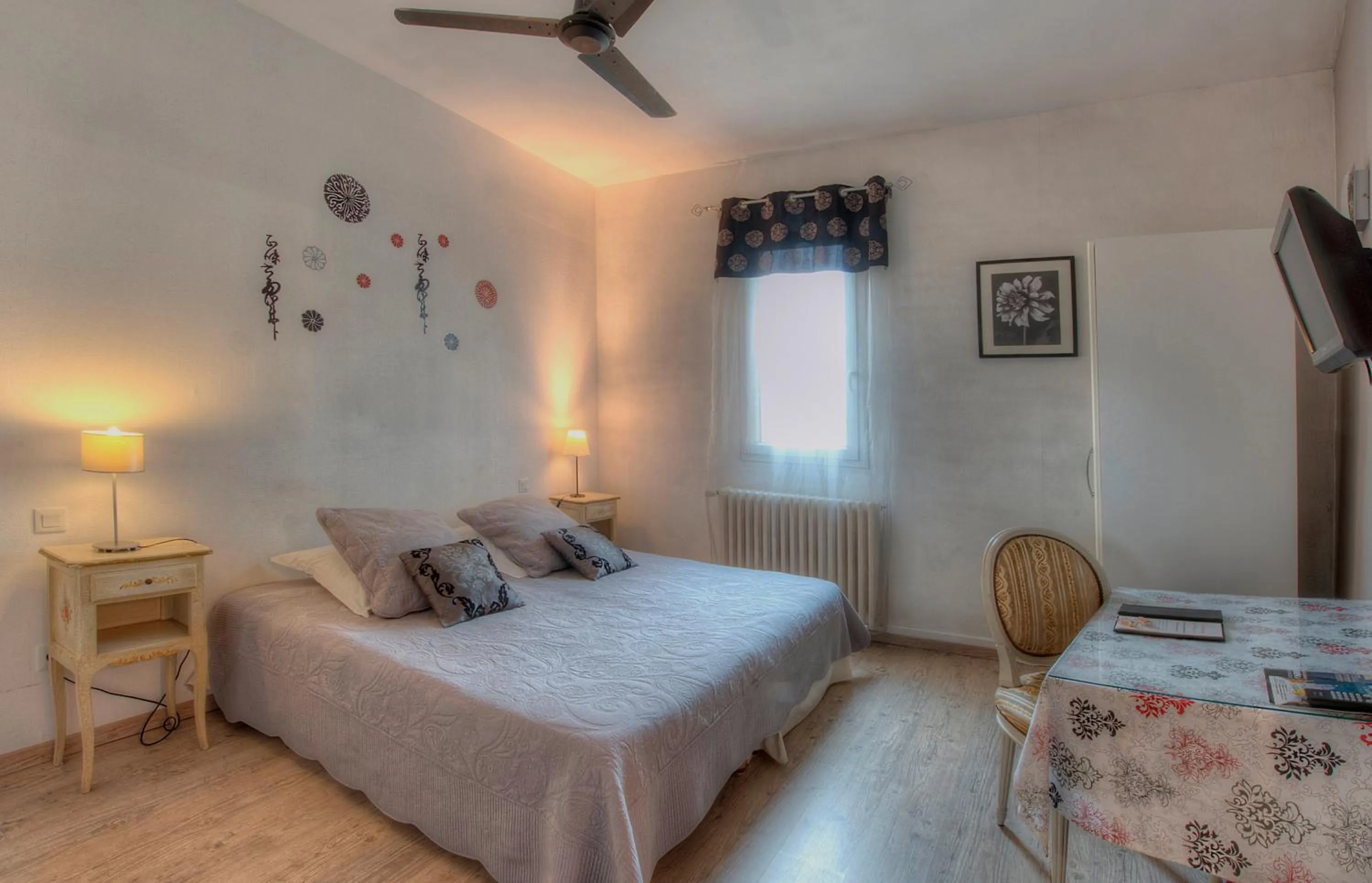 Double Room in Logis Le Printemps Hôtel Restaurant - Montélimar