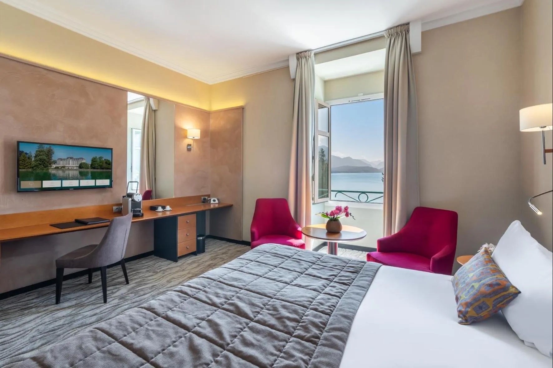 Prestige Lake Room - Spa Access Included - Reservation Needed in Impérial Palace