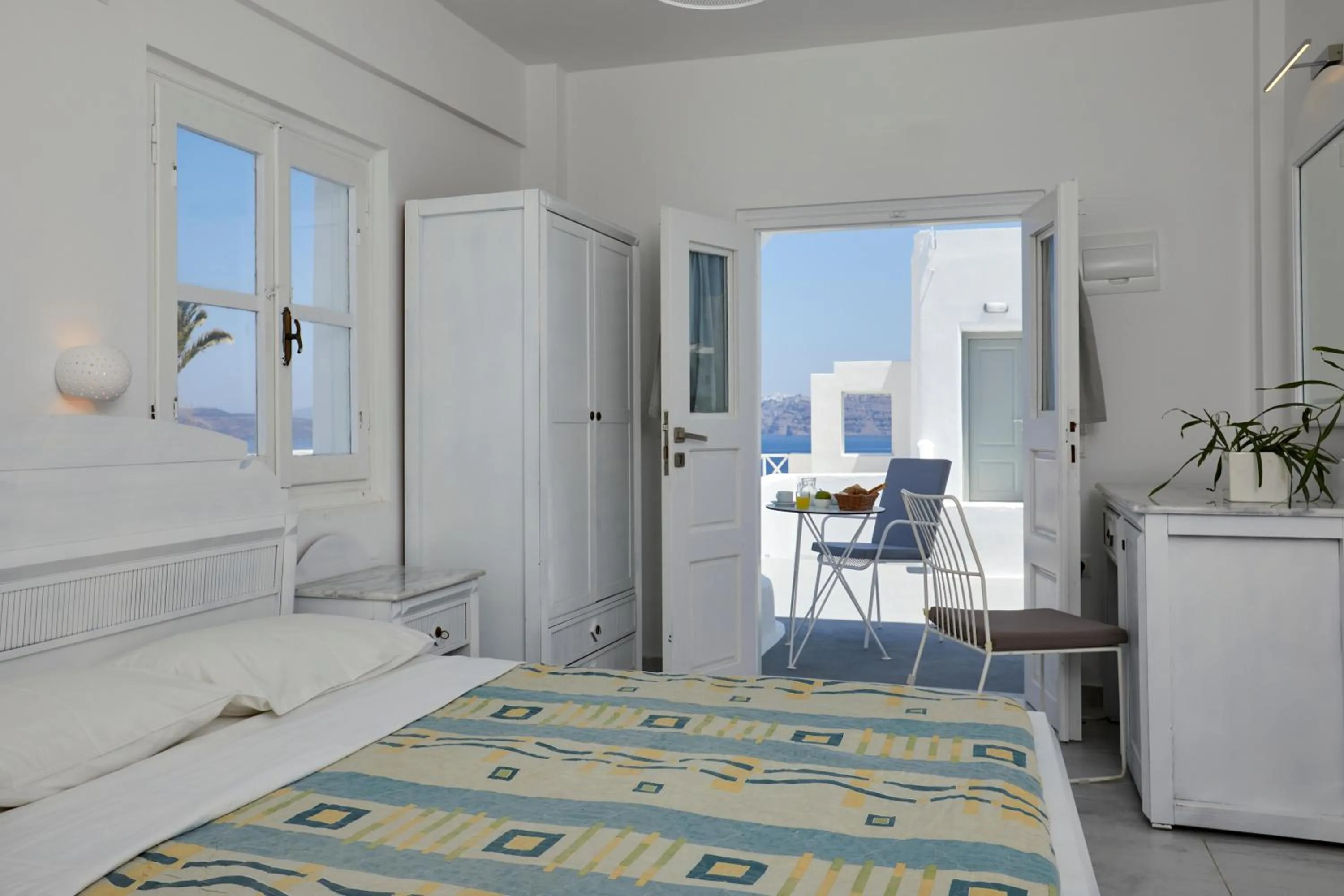 Standard Room with Balcony and Sea View in Santorini View