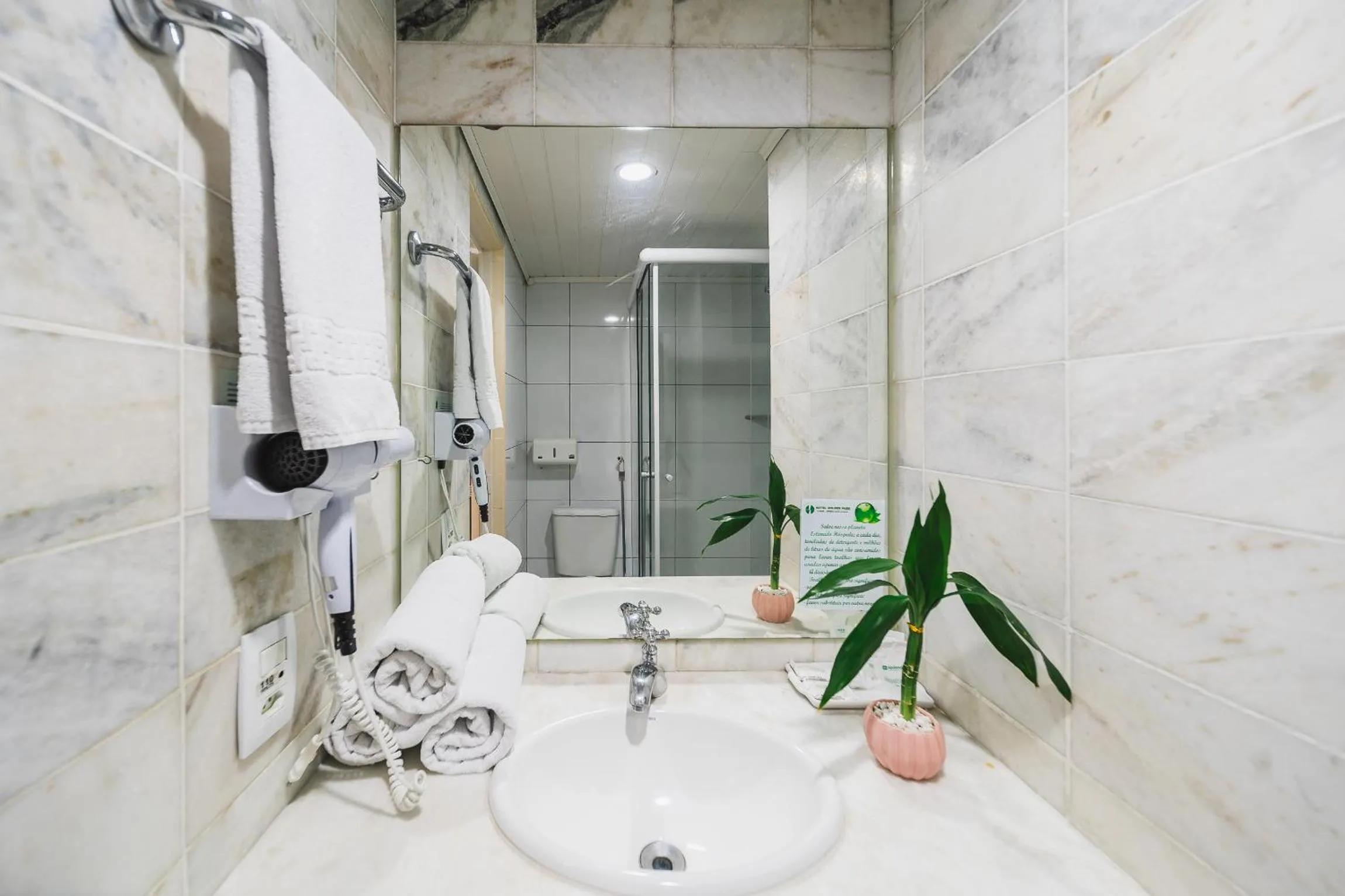 Standard Triple Room in Hotel Golden Park Curitiba By Nacional Inn