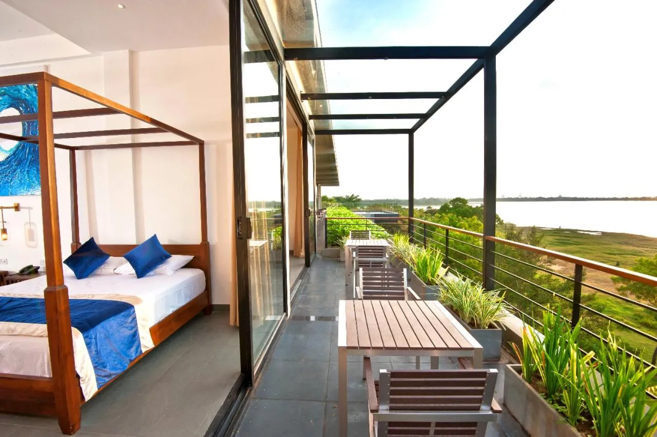 King Room with Lake View - single occupancy in The Lake Forest Hotel