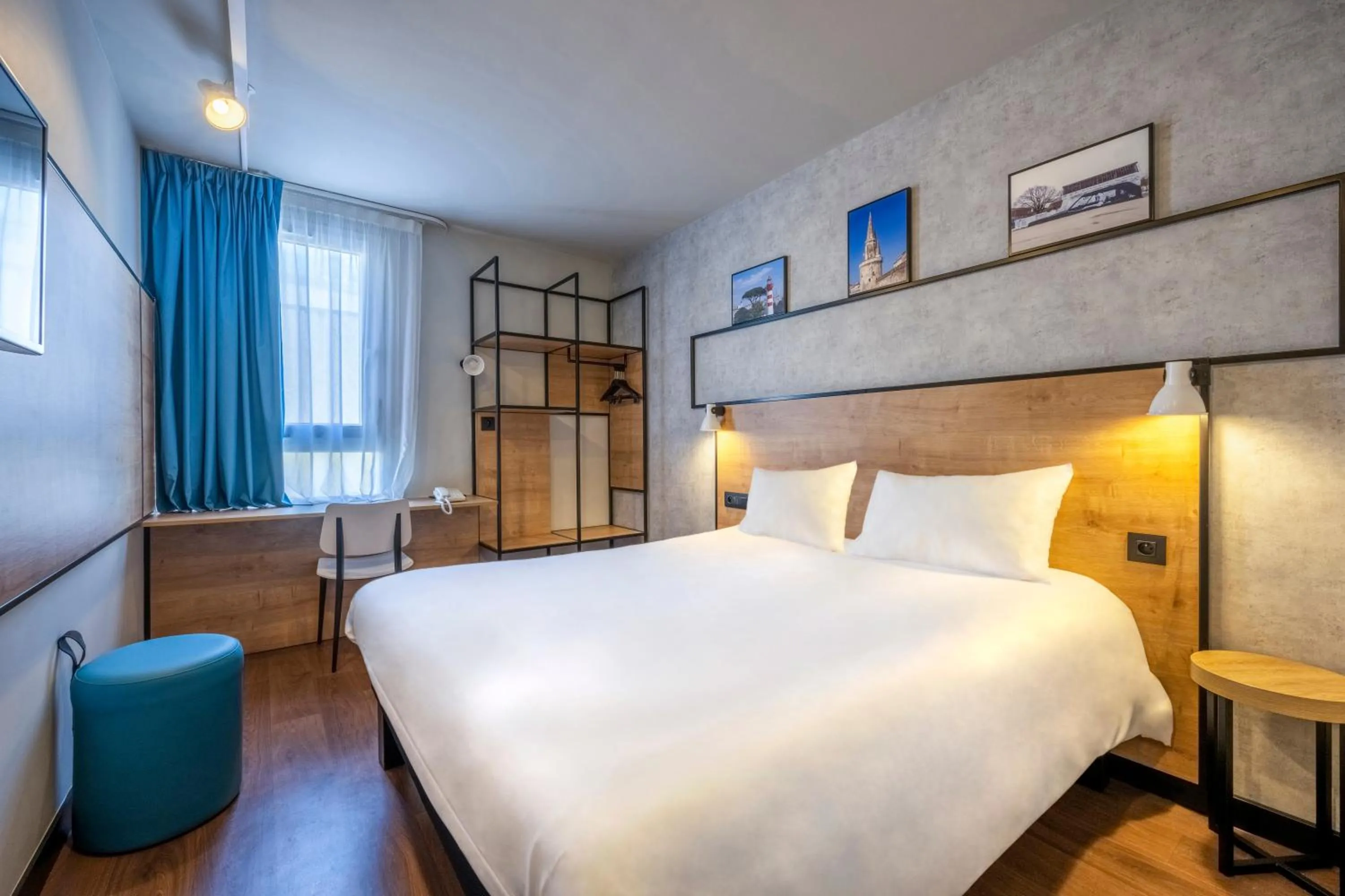 Standard Double Room - Mobility Accessible in IBIS La Rochelle Vieux Port Centre