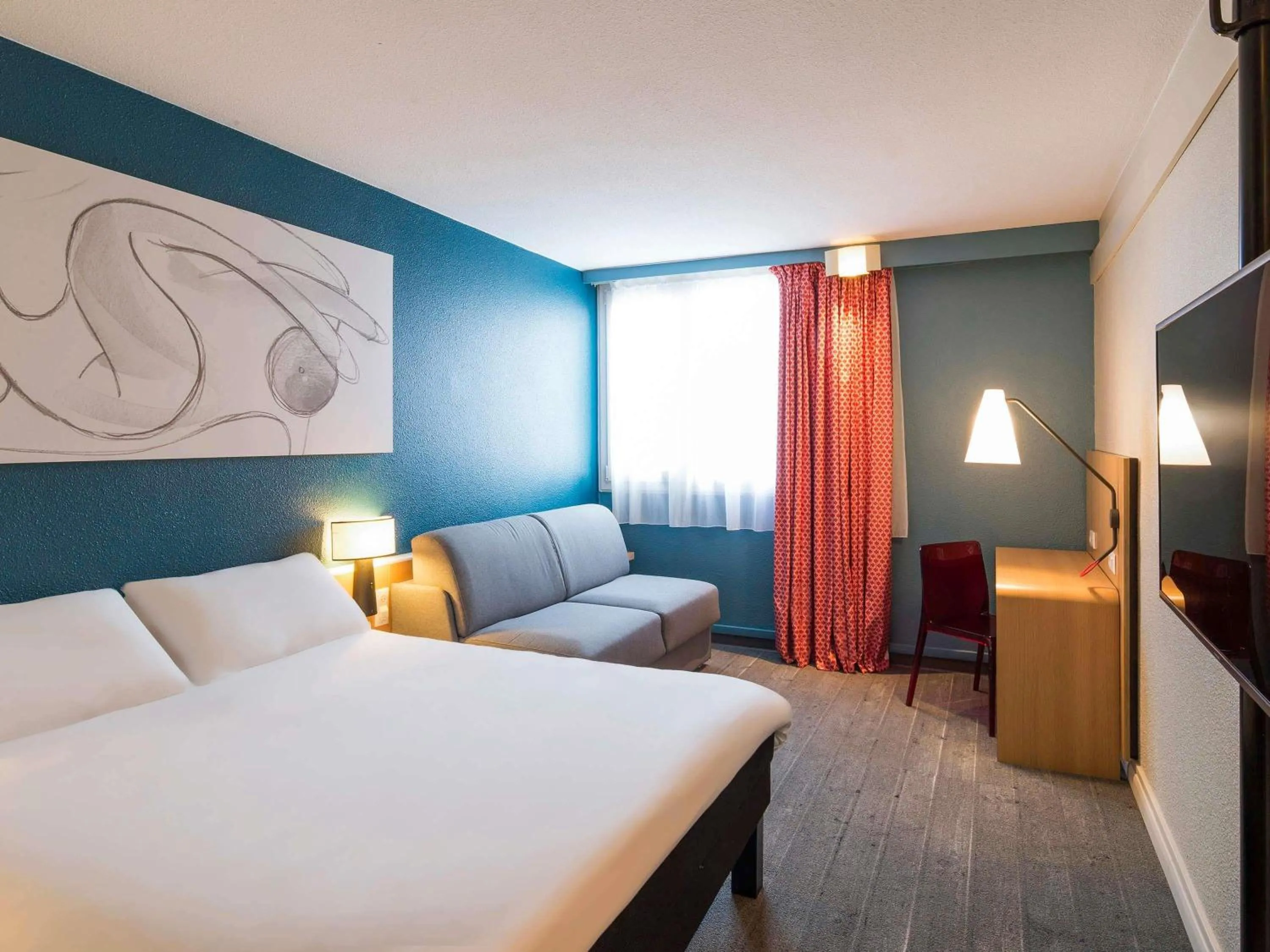 Standard Twin Room in ibis Tours Nord