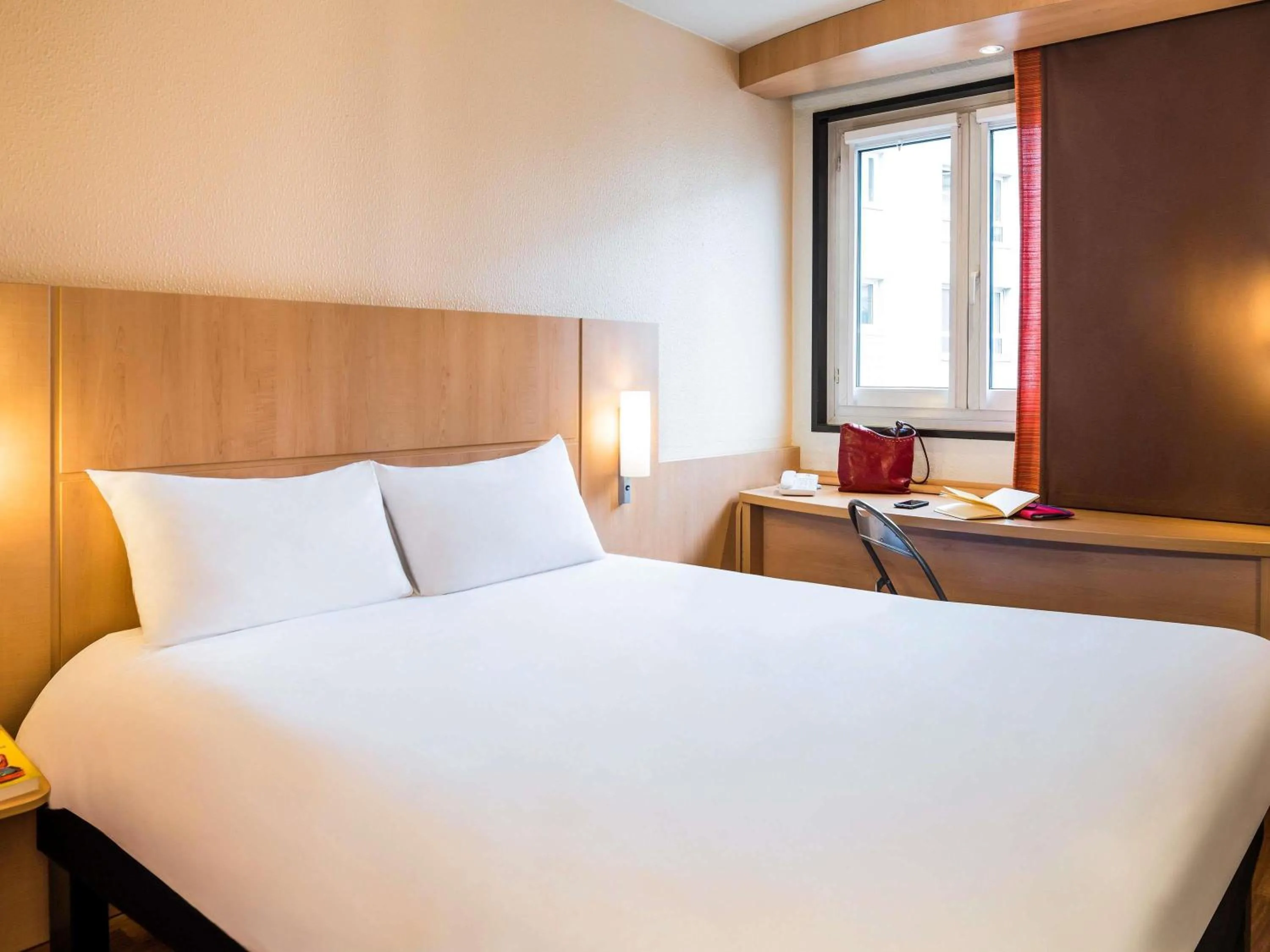 Standard Double Room in ibis Paris Pont de Suresnes Longchamp