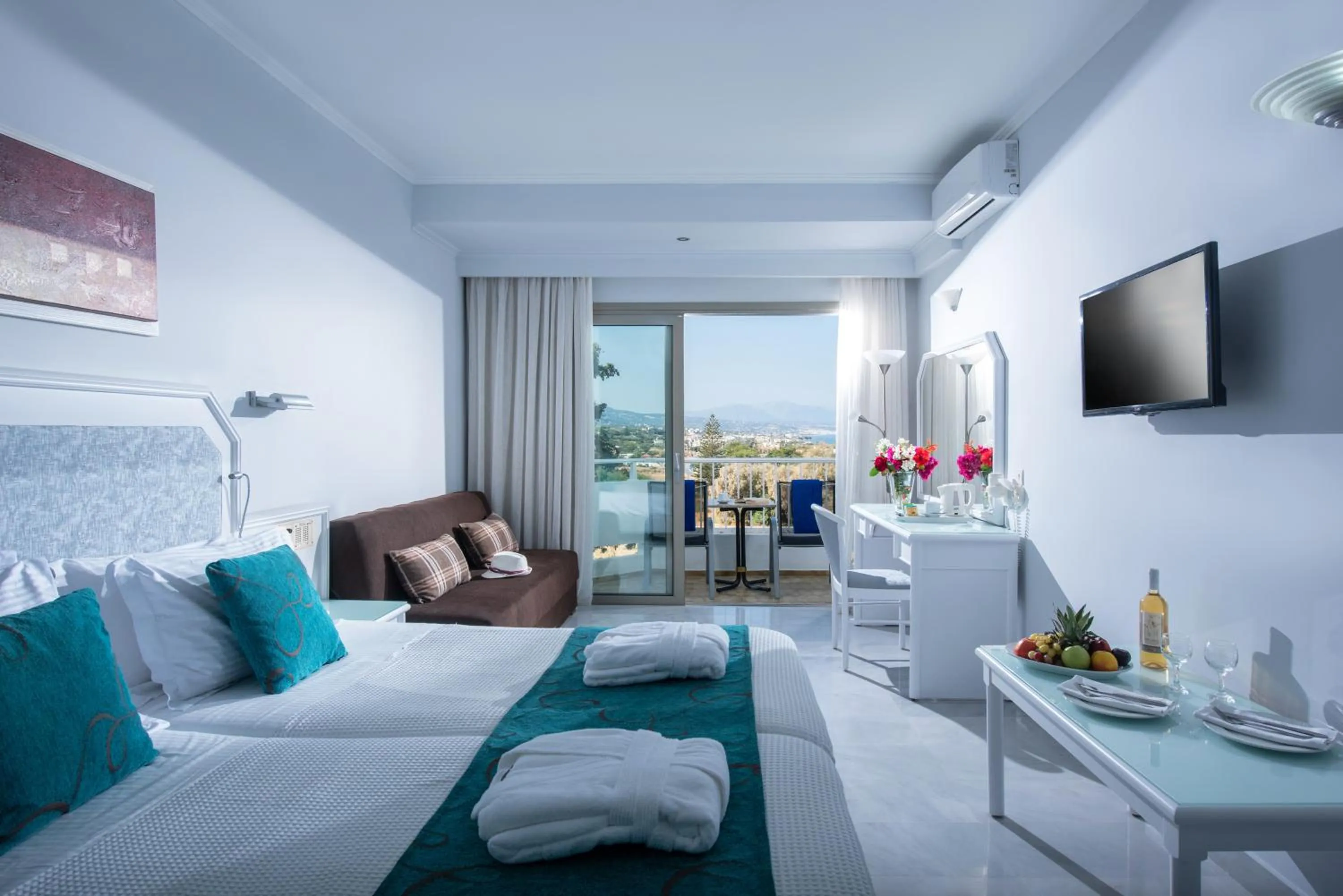 Deluxe Double Room with Sea View and Hot Tub in Rethymno Mare & Water Park
