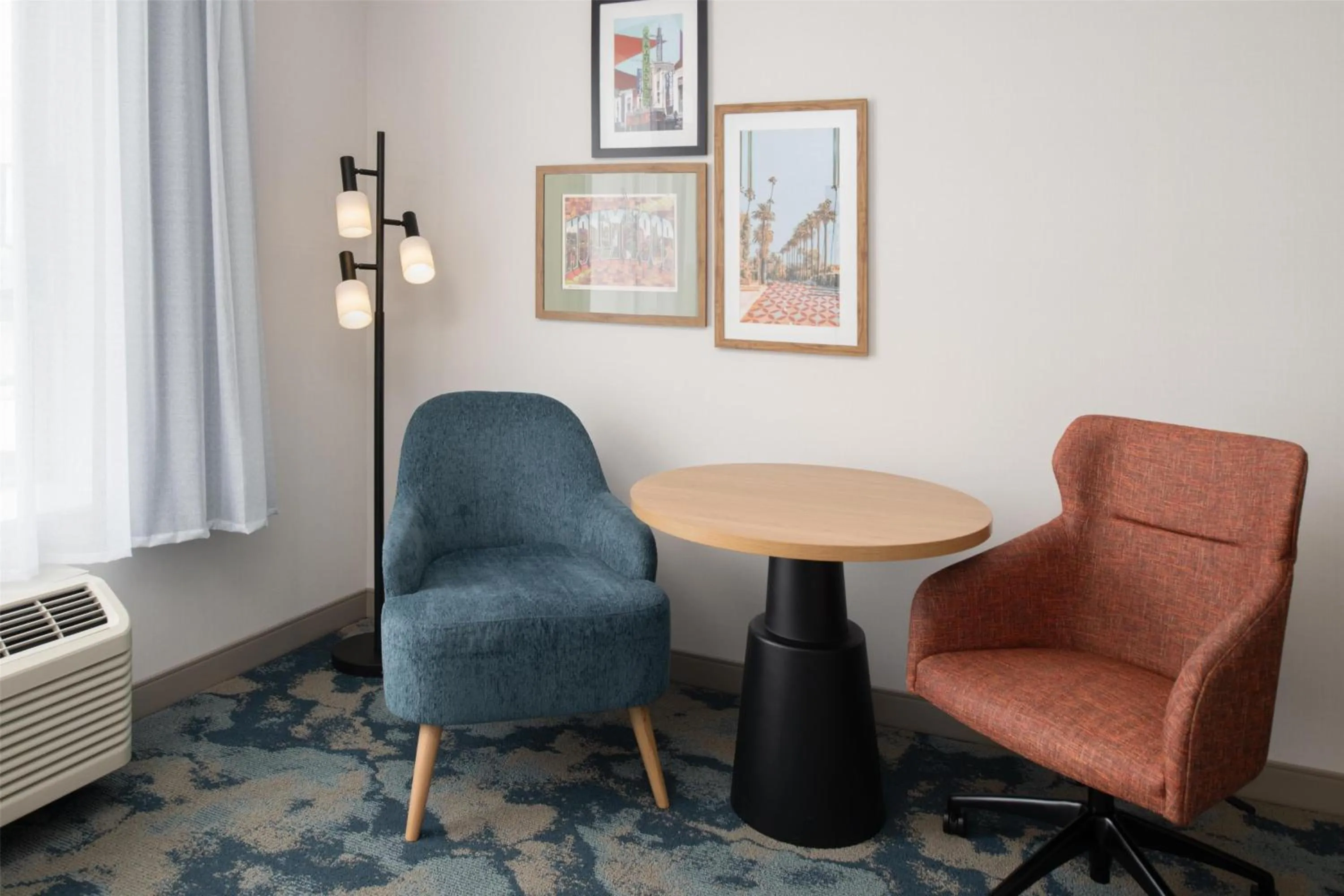 Queen Room with Two Queen Beds - Hearing Access in Hampton Inn by Hilton North Hollywood