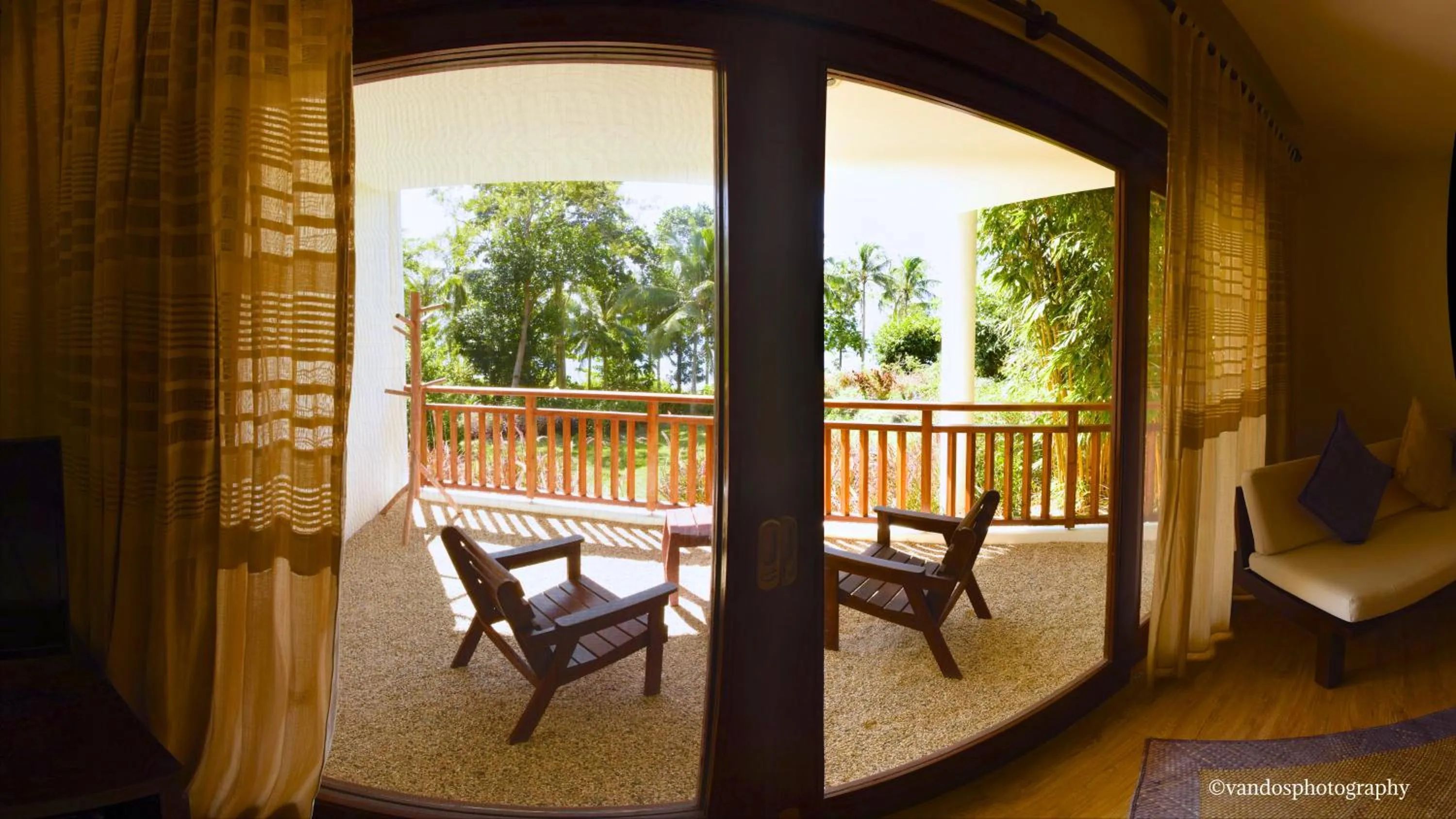 Deluxe King Room with Ocean View in Amun Ini Beach Resort & Spa