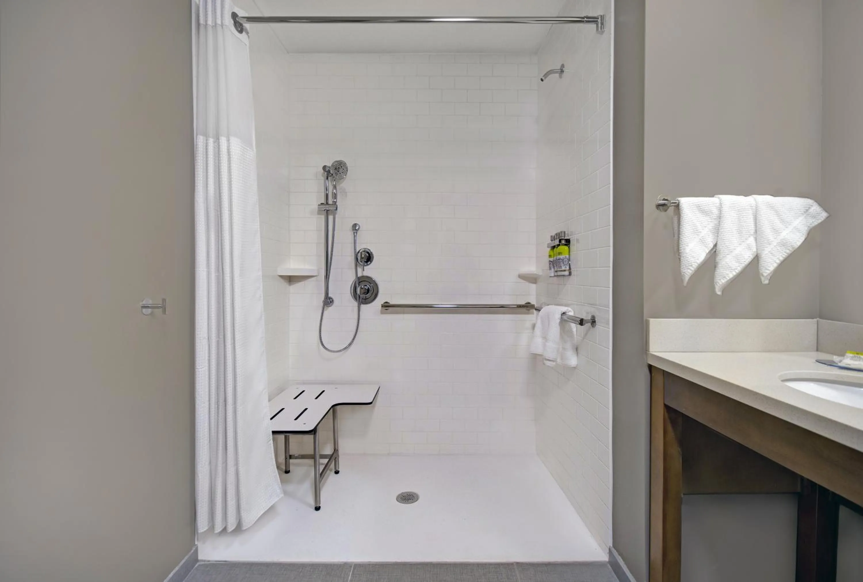 One-Bedroom King Room with Roll-in Shower - Hearing Accessible - Non-Smoking in Staybridge Suites Sterling Heights - Detroit by IHG