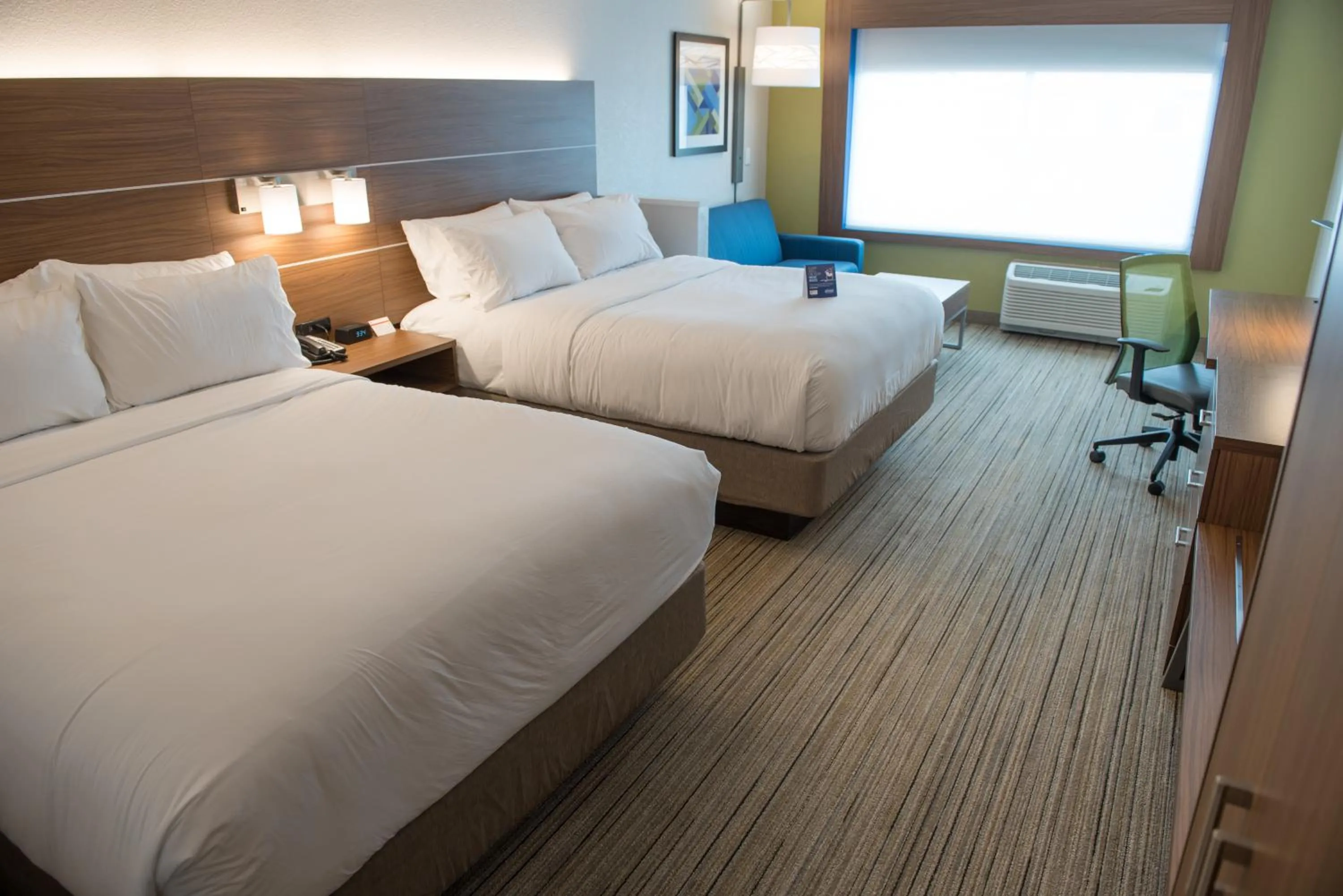 Queen Suite with Two Queen Beds in Holiday Inn Express & Suites - Warsaw - E Center by IHG