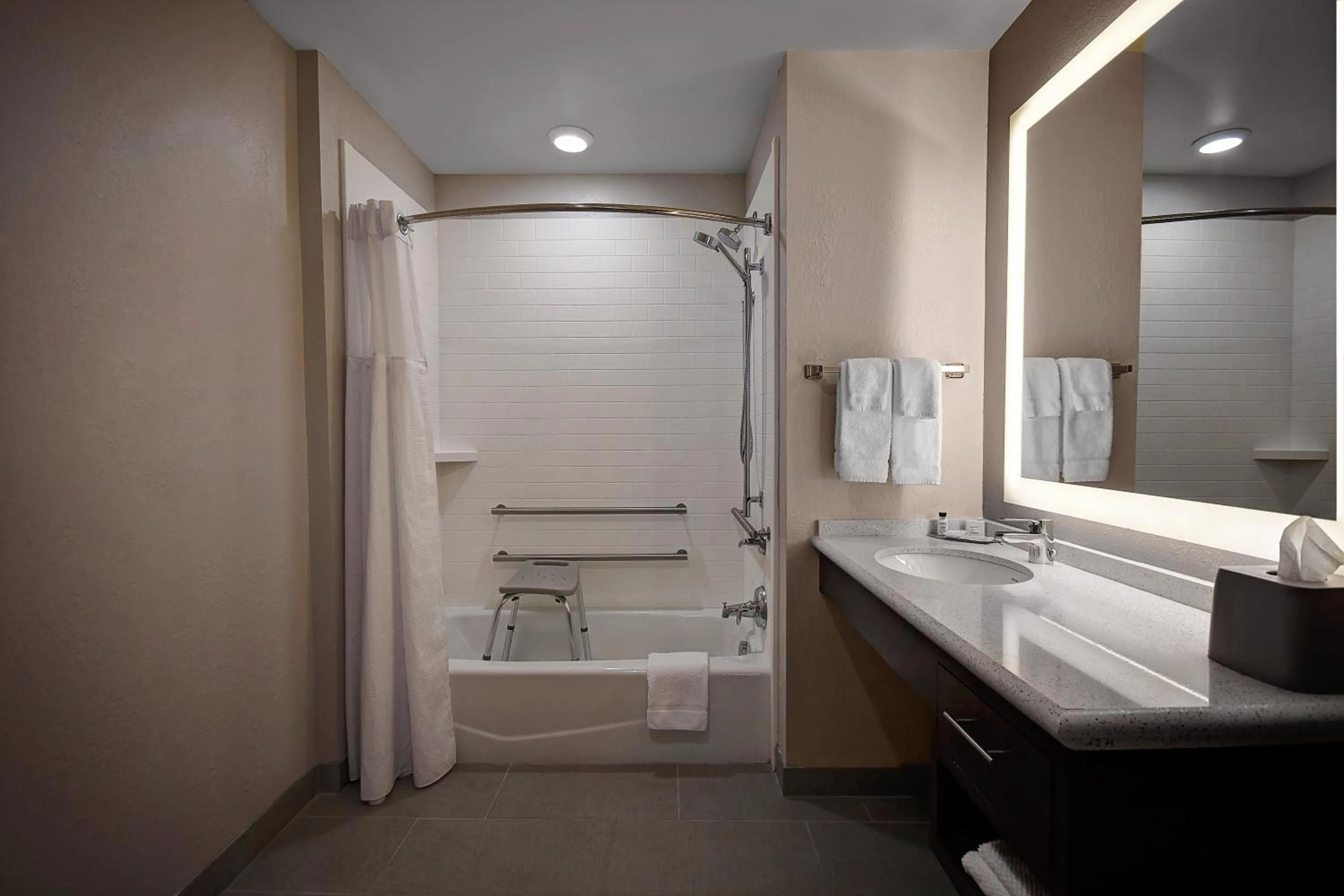 King Studio Suite - Mobility Accessible with Tub in Staybridge Suites - Holland by IHG