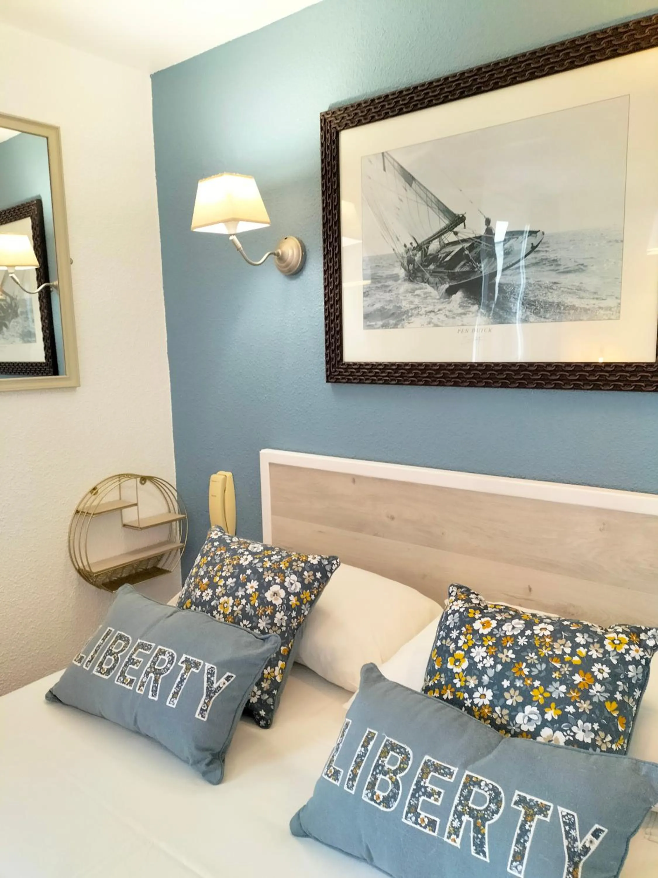 Quadruple Room in Logis HOTEL RESTAURANT La Régence