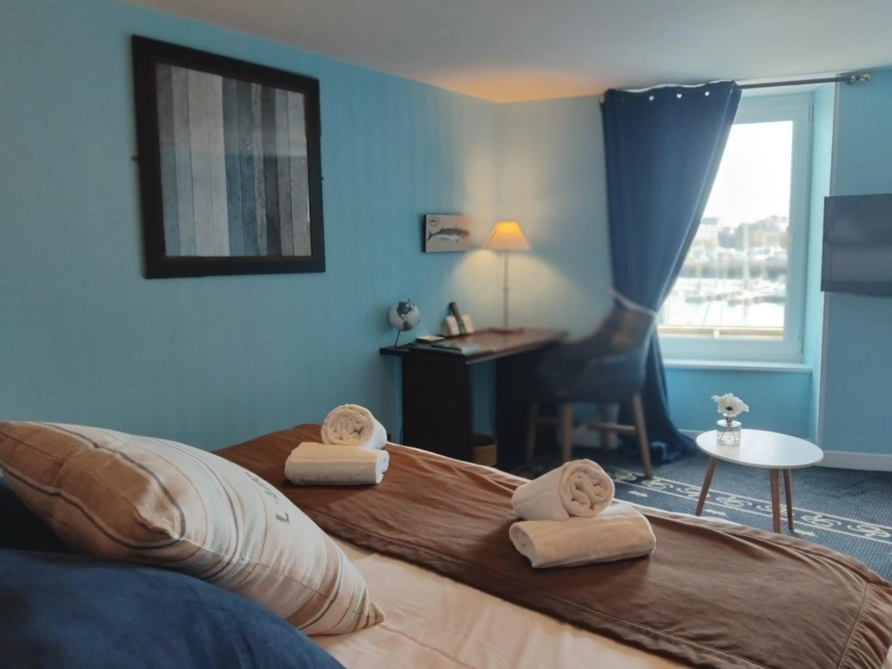 Superior Double or Twin Room with Harbor View in Logis HOTEL RESTAURANT La Régence