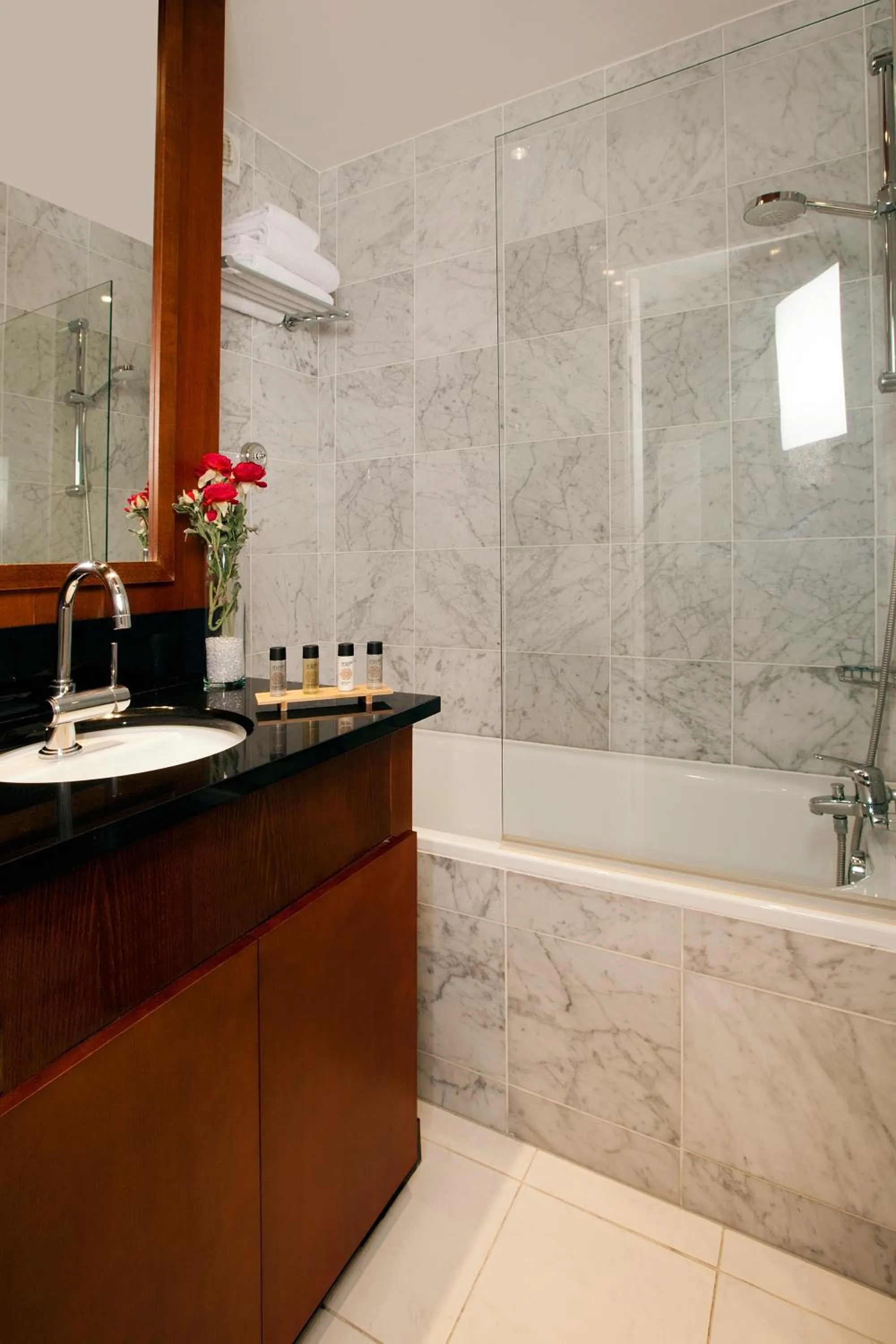 Family Two-Bedroom Apartment (6 People) in Residhome Val d'Europe