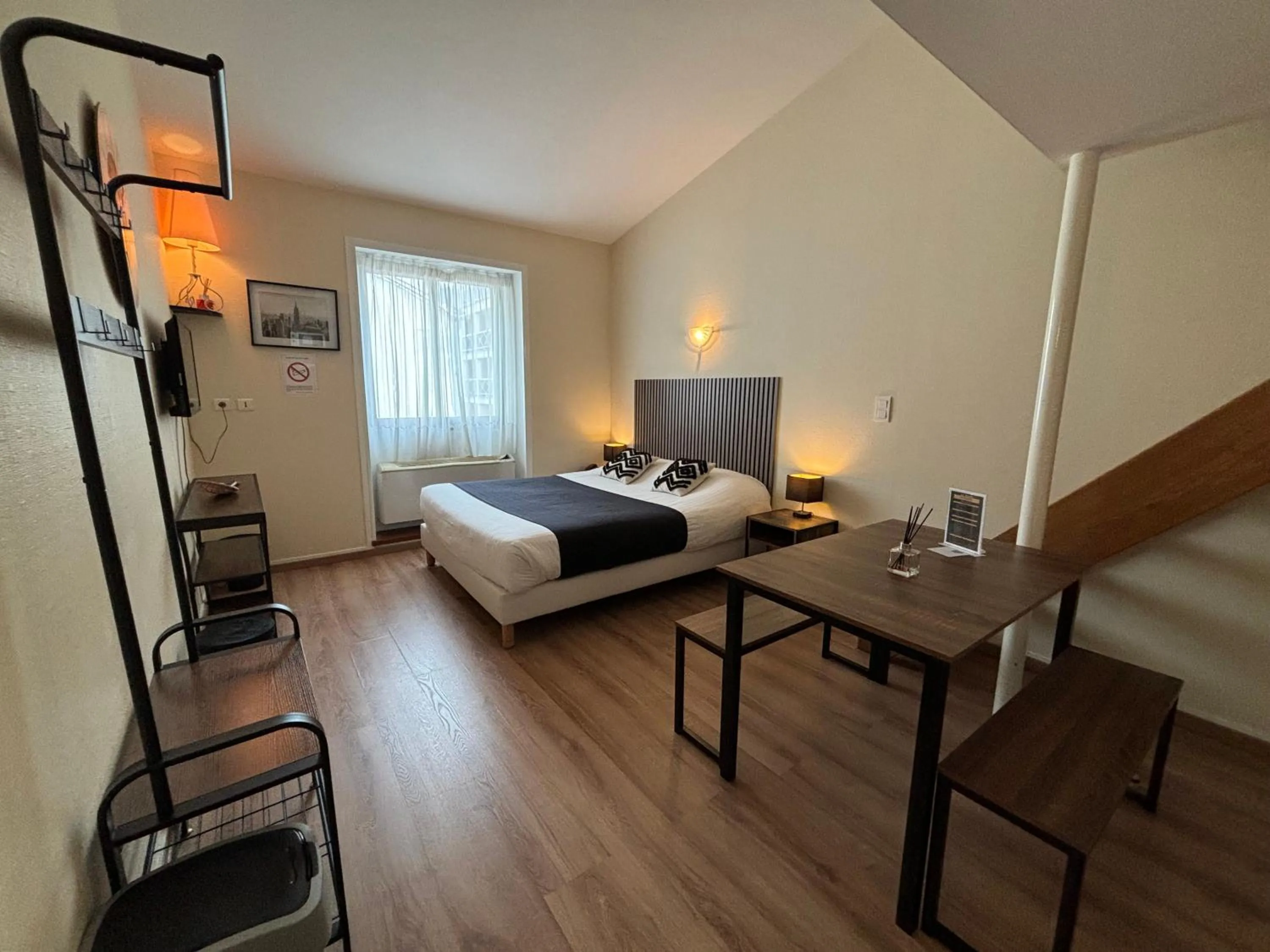 Studio - single occupancy - Split Level in Hôtel Le Valois, Cognac Centre