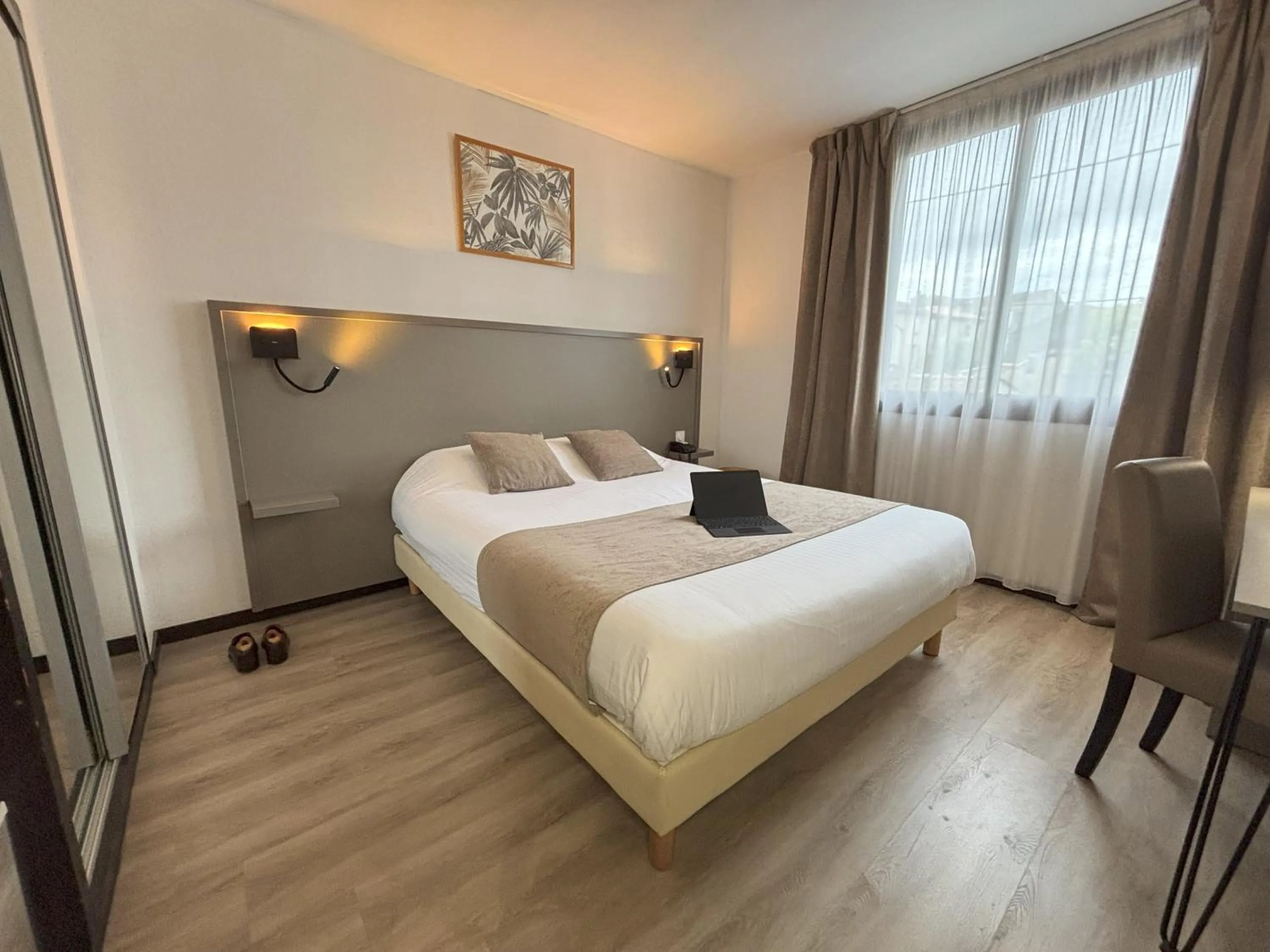 Standard Queen Room in Hôtel Le Valois, Cognac Centre