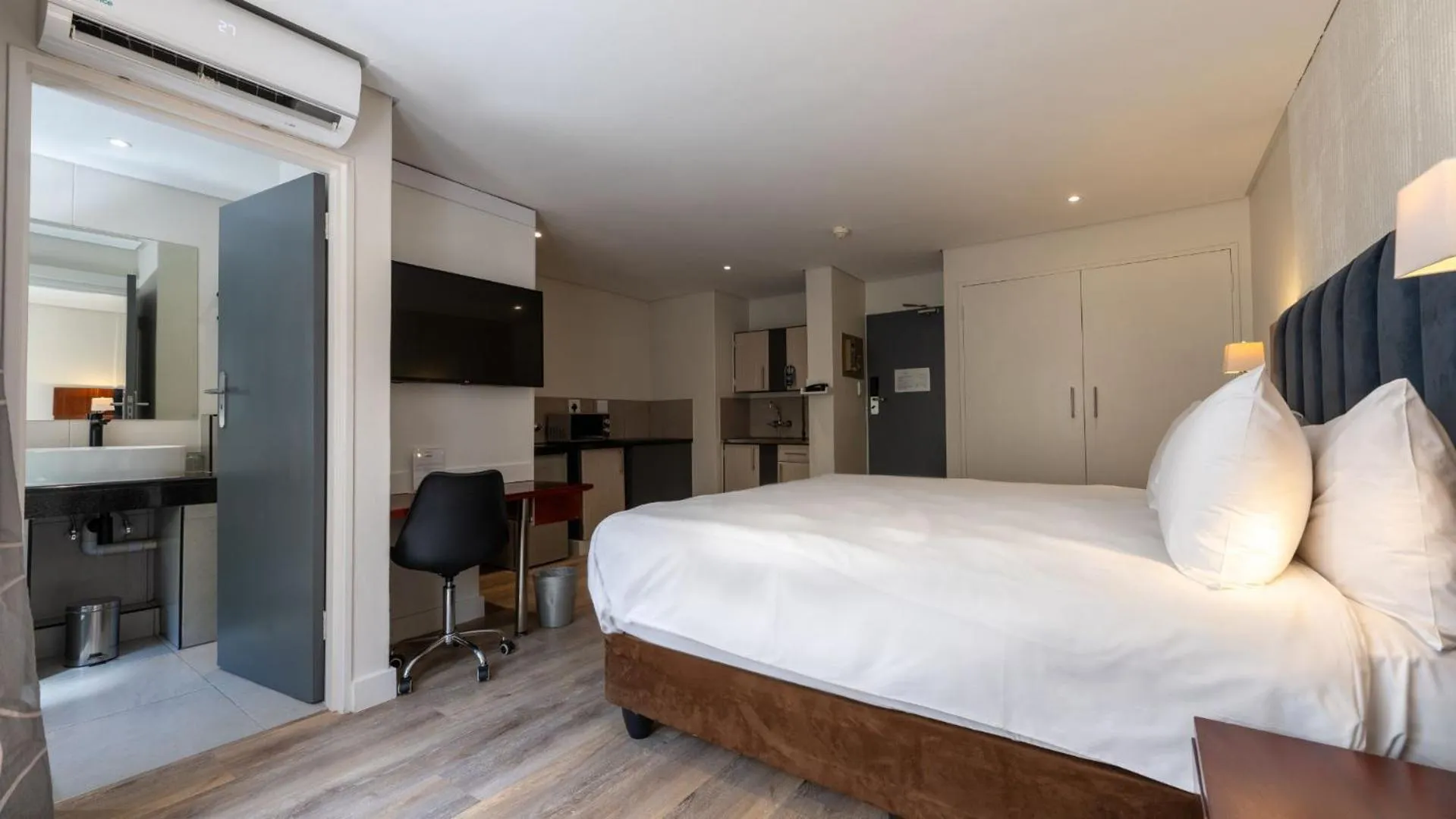 Standard Apartment - single occupancy in ANEW Hotel Hatfield Pretoria