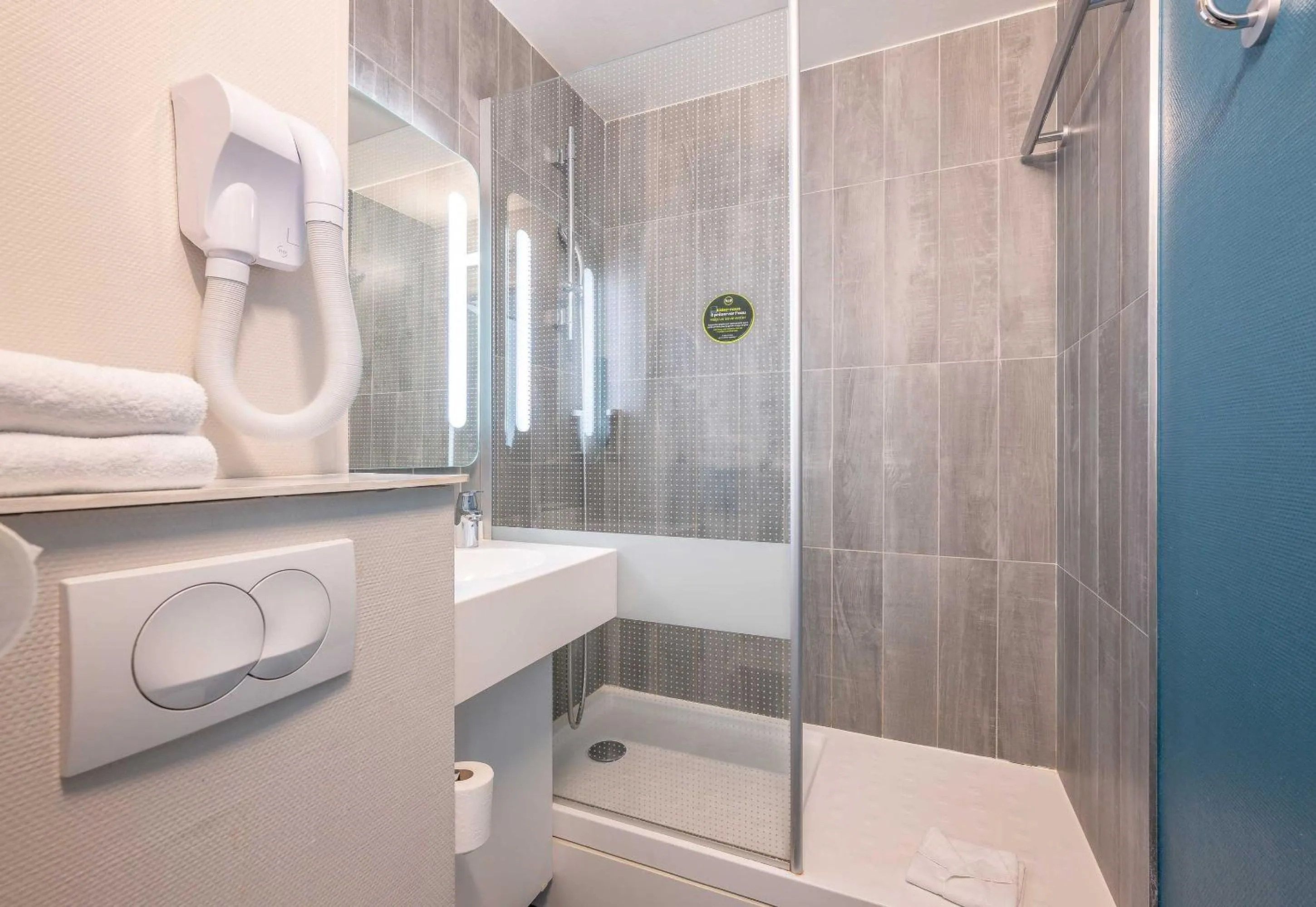 Triple Room in ibis Bordeaux Mérignac